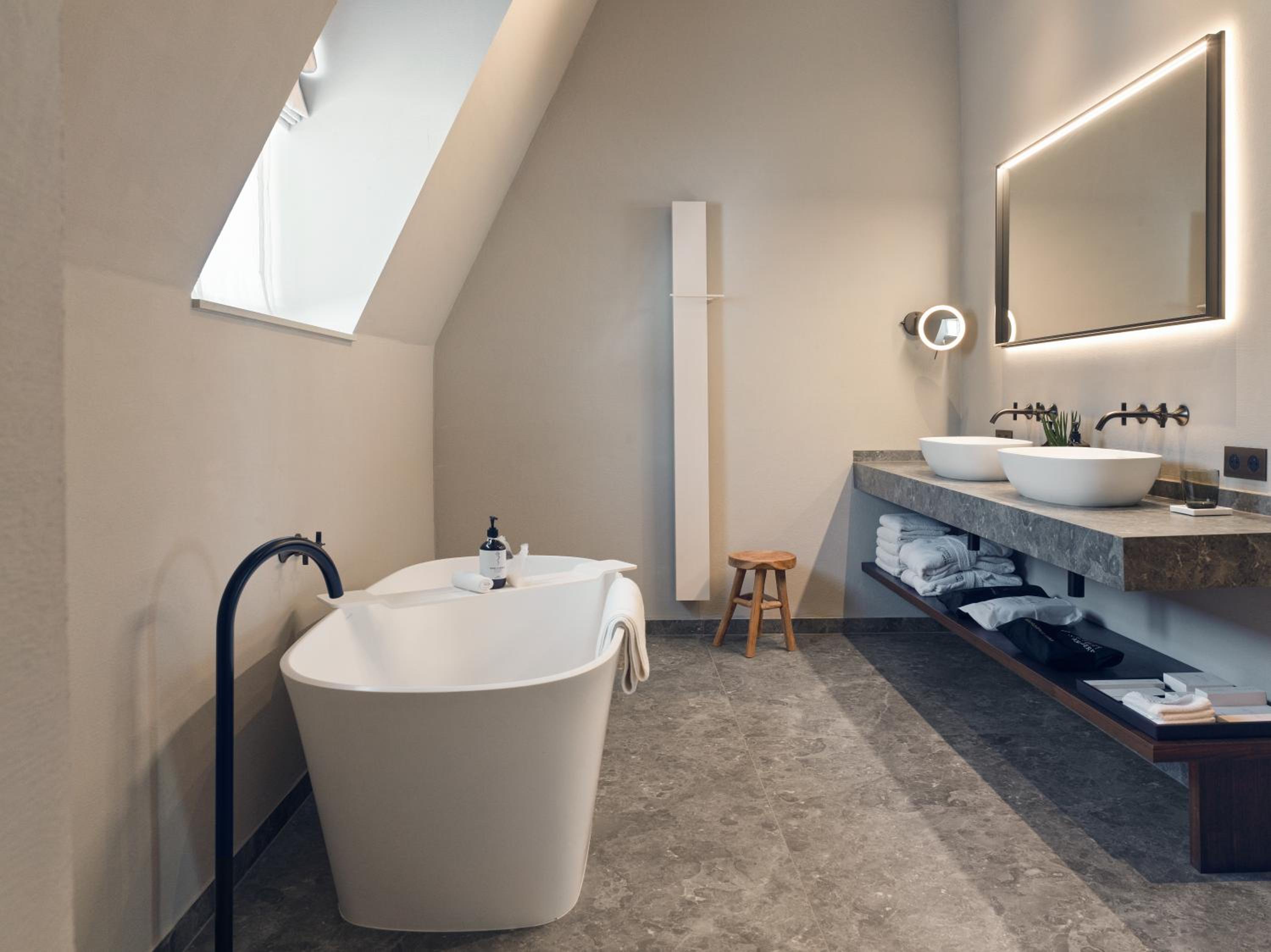 Suite - Photo 15