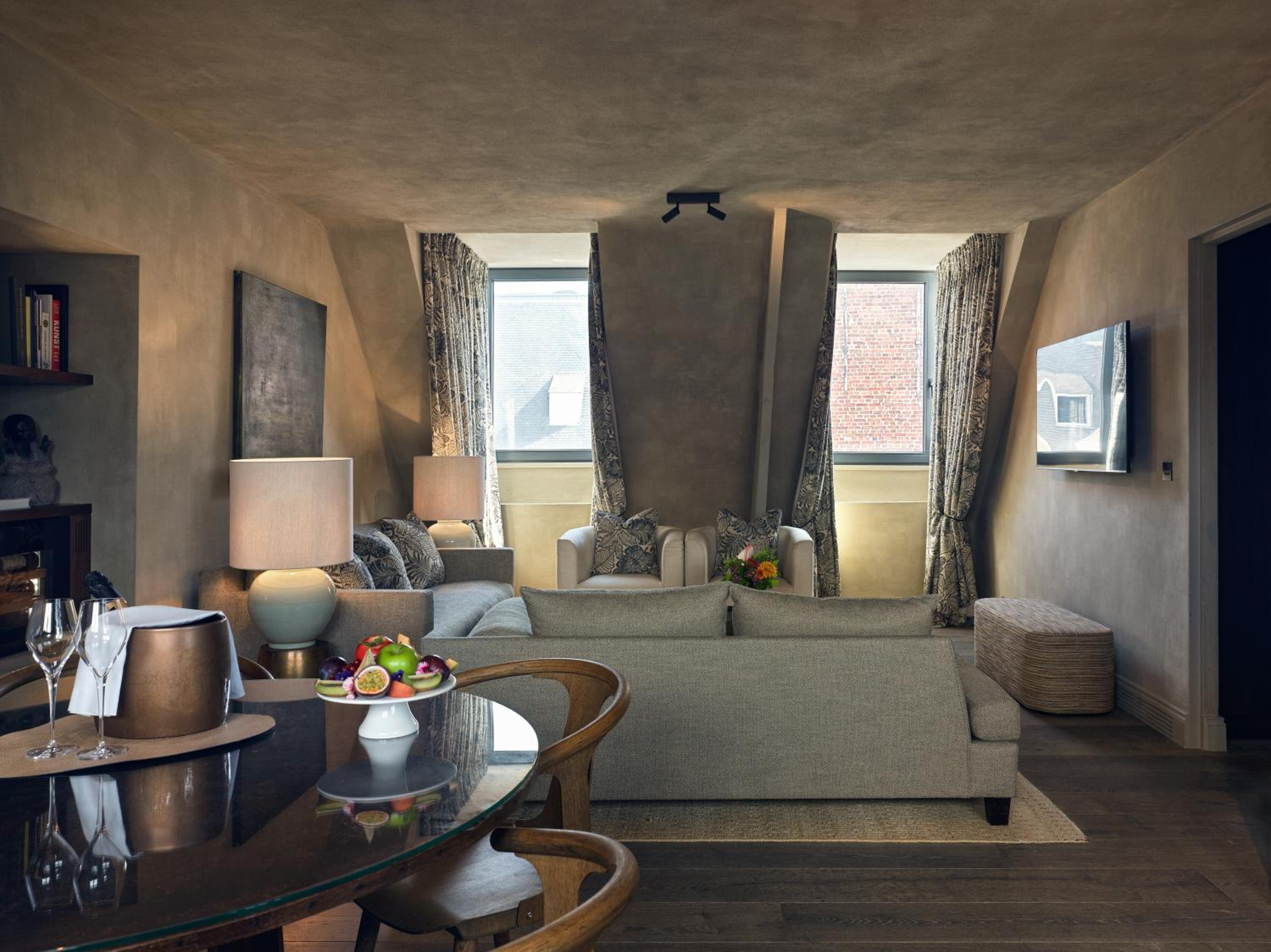 Two-Bedroom Suite - Photo 7