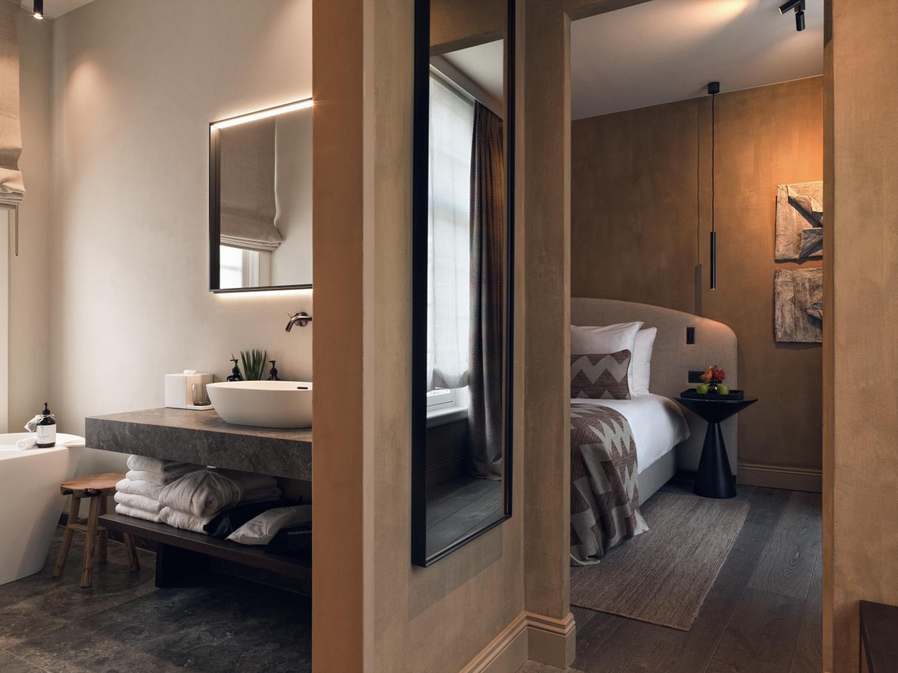 Two-Bedroom Suite - Photo 12