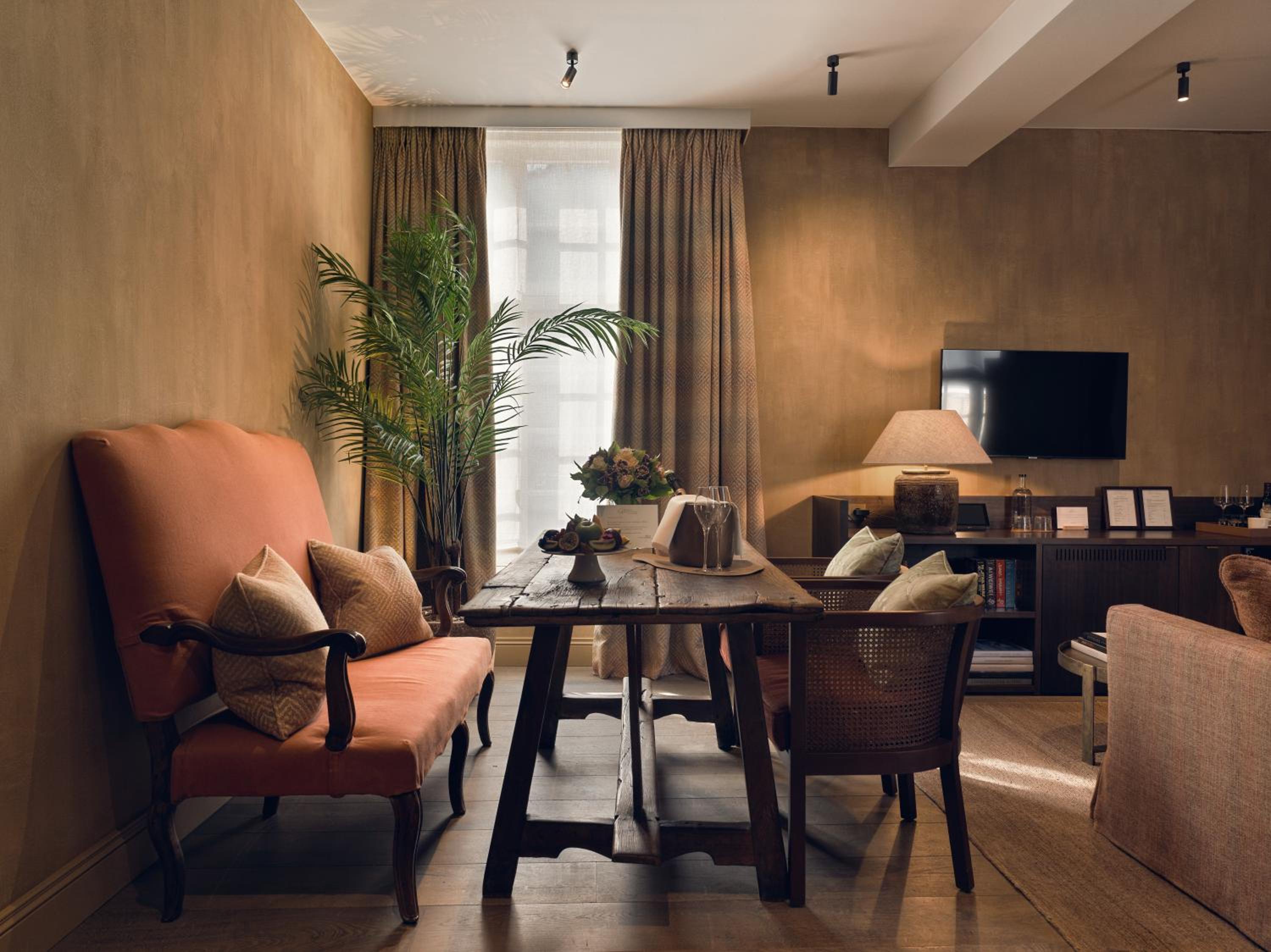 Two-Bedroom Suite - Photo 6