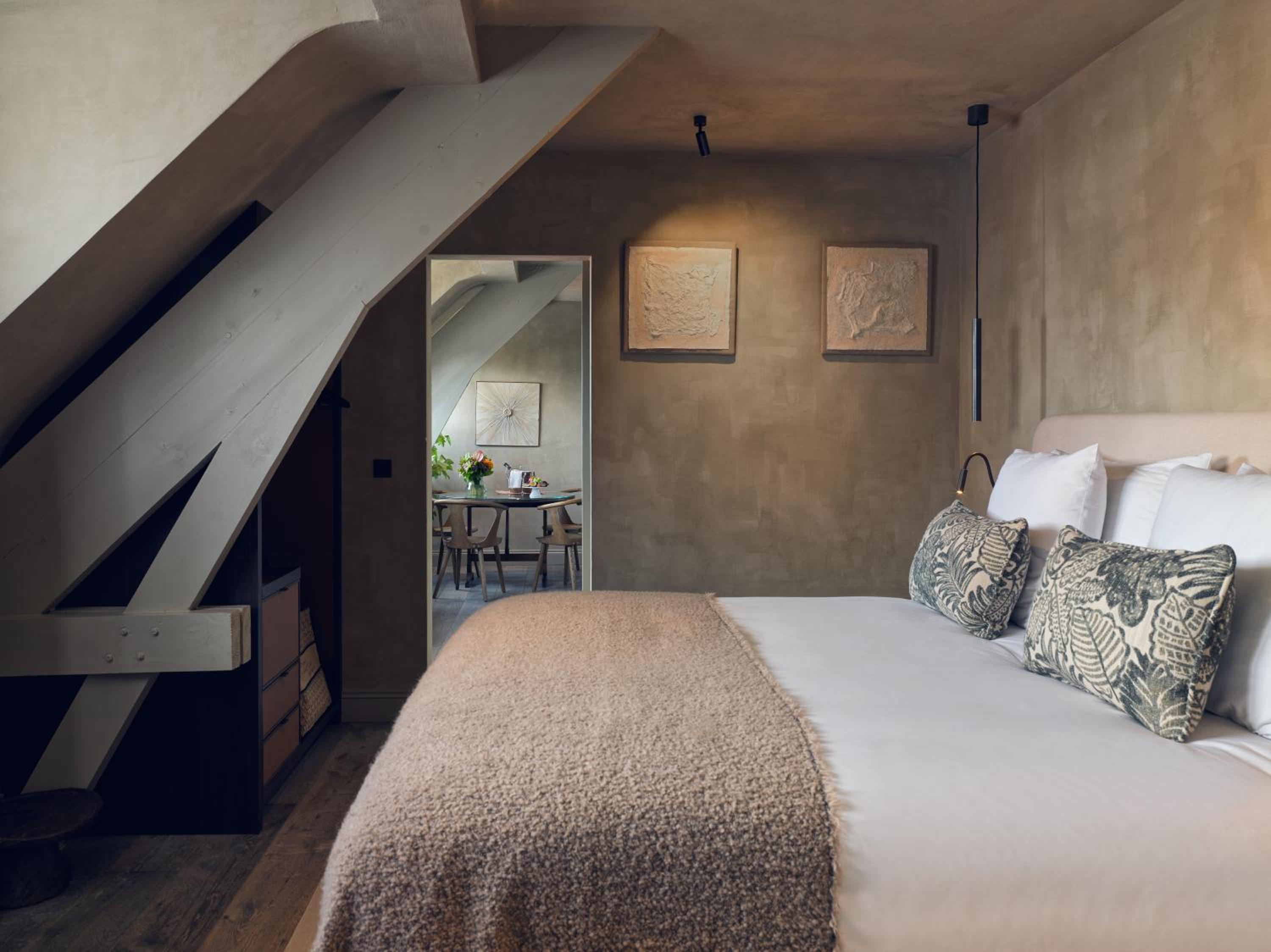 Two-Bedroom Suite - Photo 8