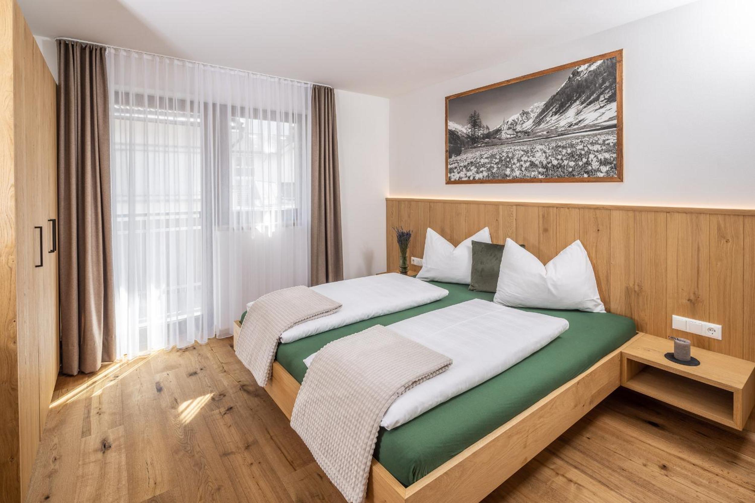 Superior One-Bedroom Apartment with Balcony