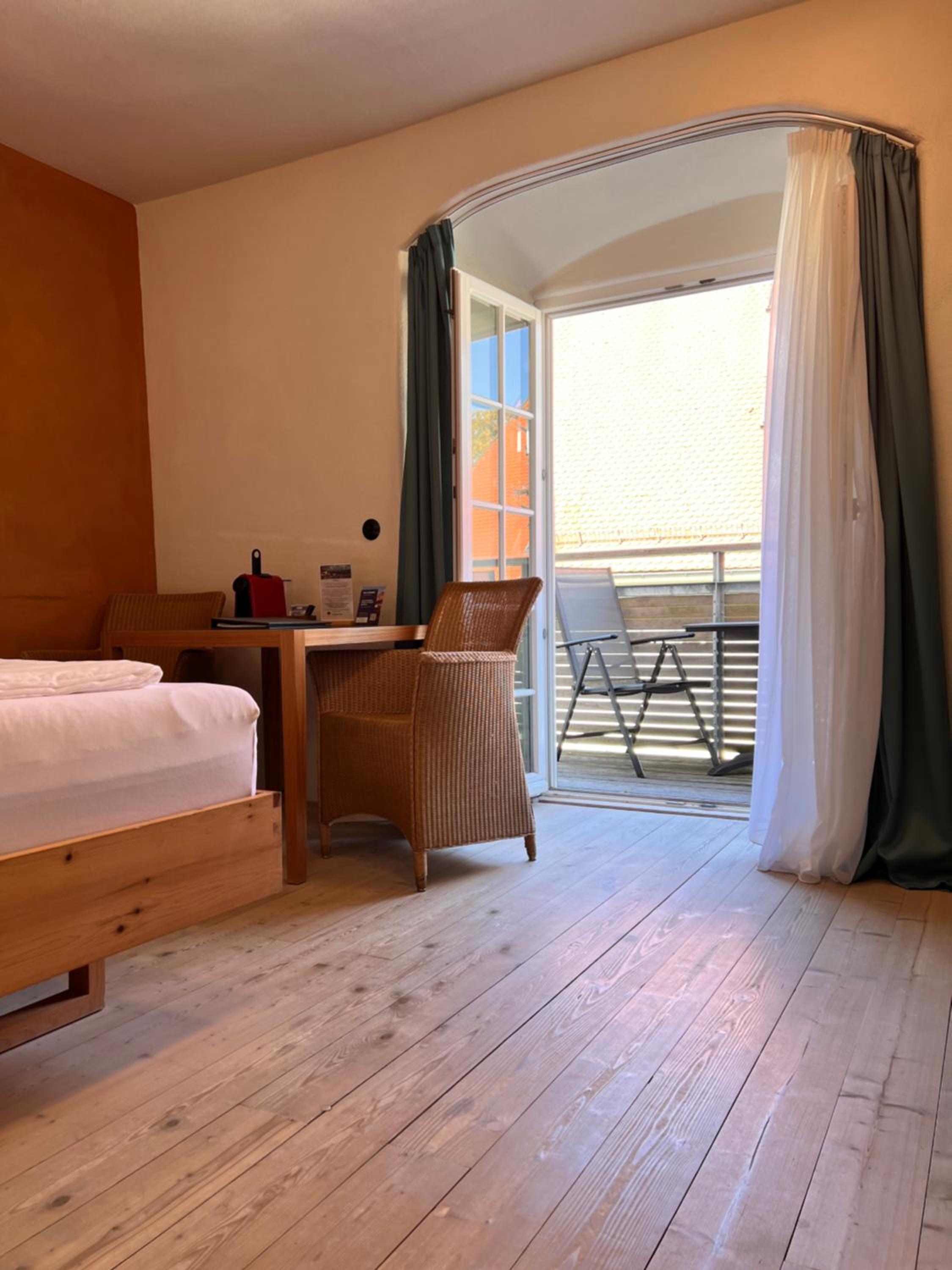 Deluxe Double Room with Balcony photo 2