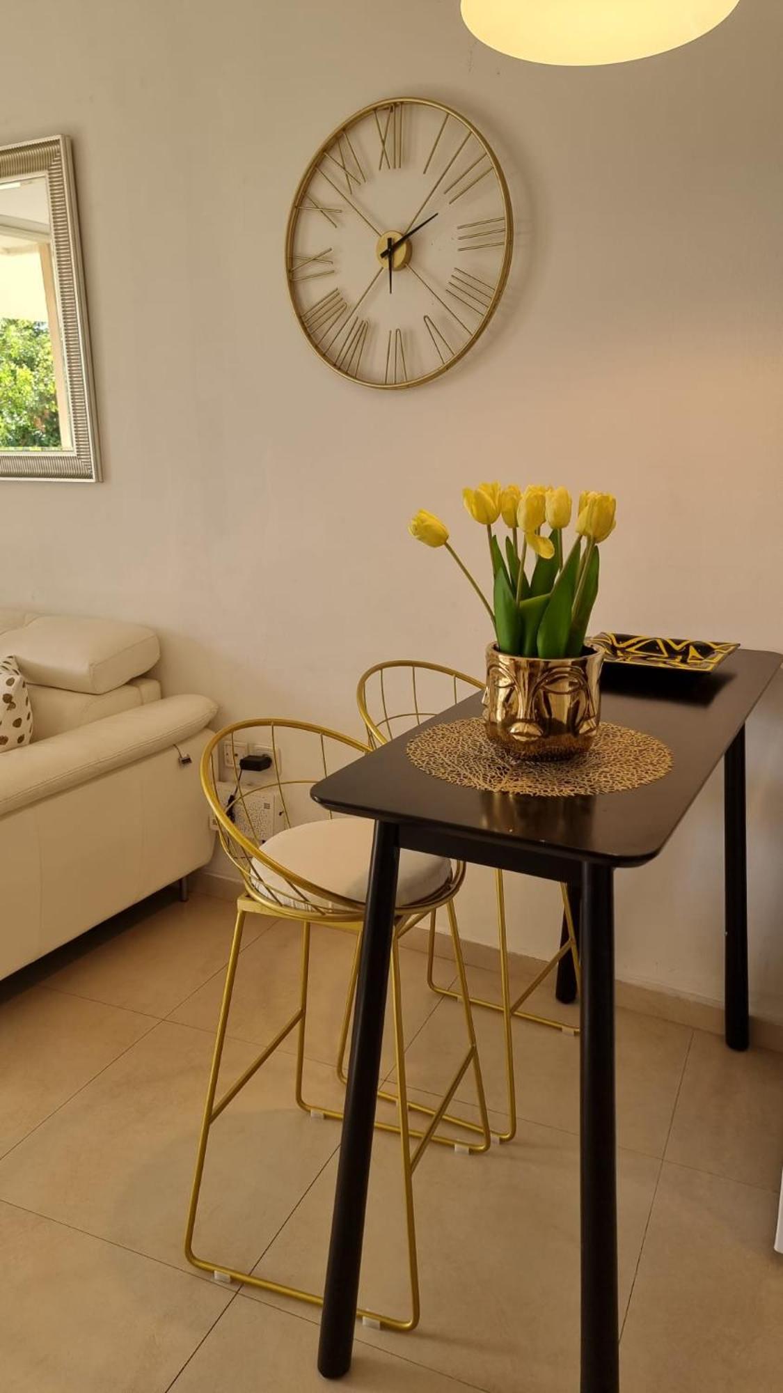 Apartment with Sea View - Photo 8