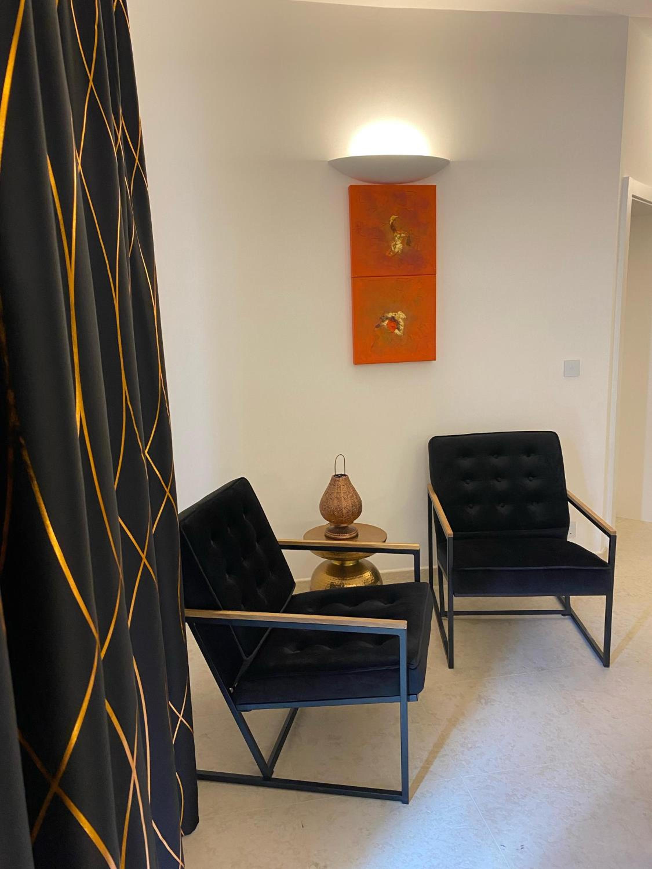 Deluxe King Room - Photo 2