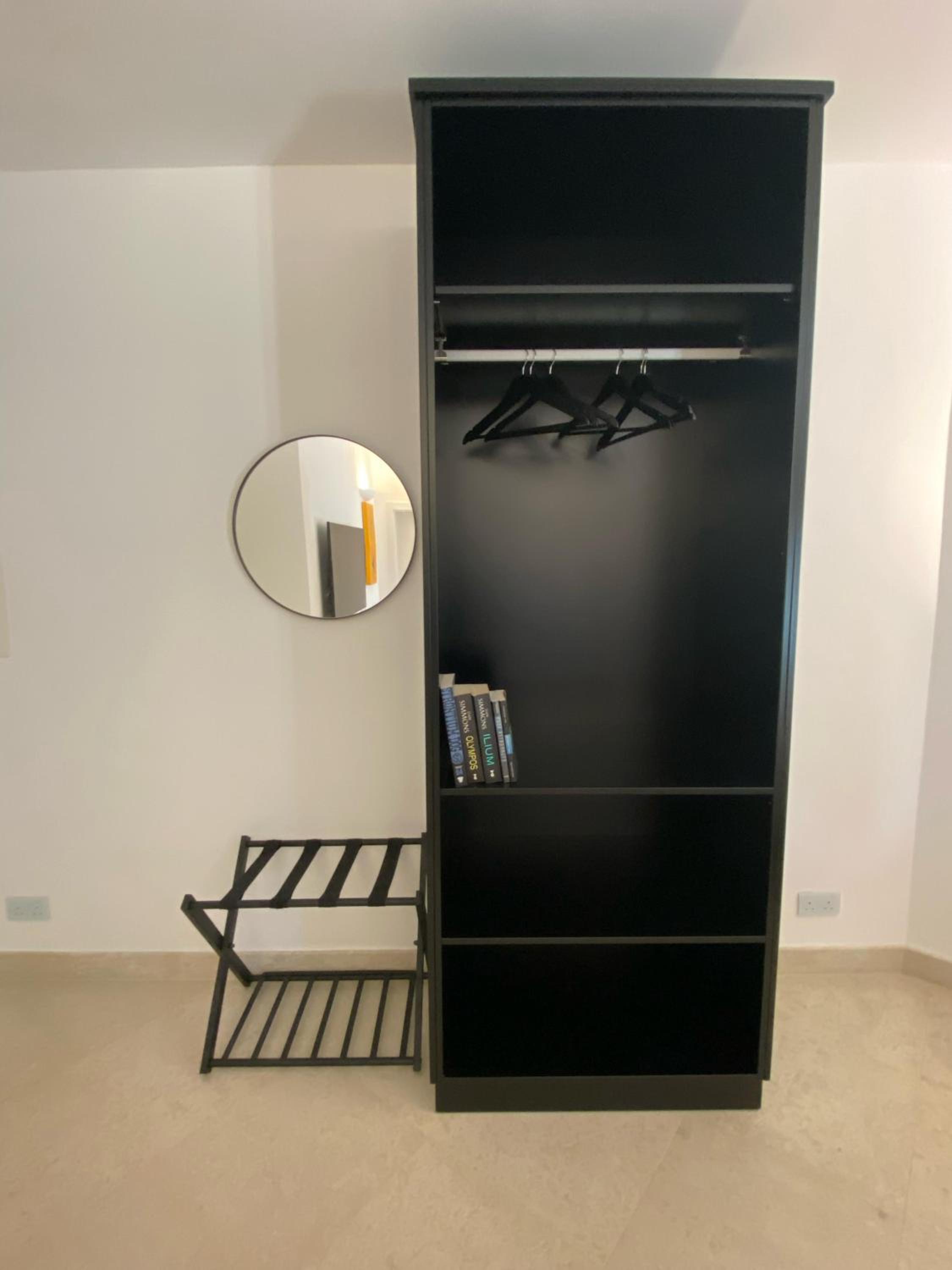 Deluxe King Room - Photo 13