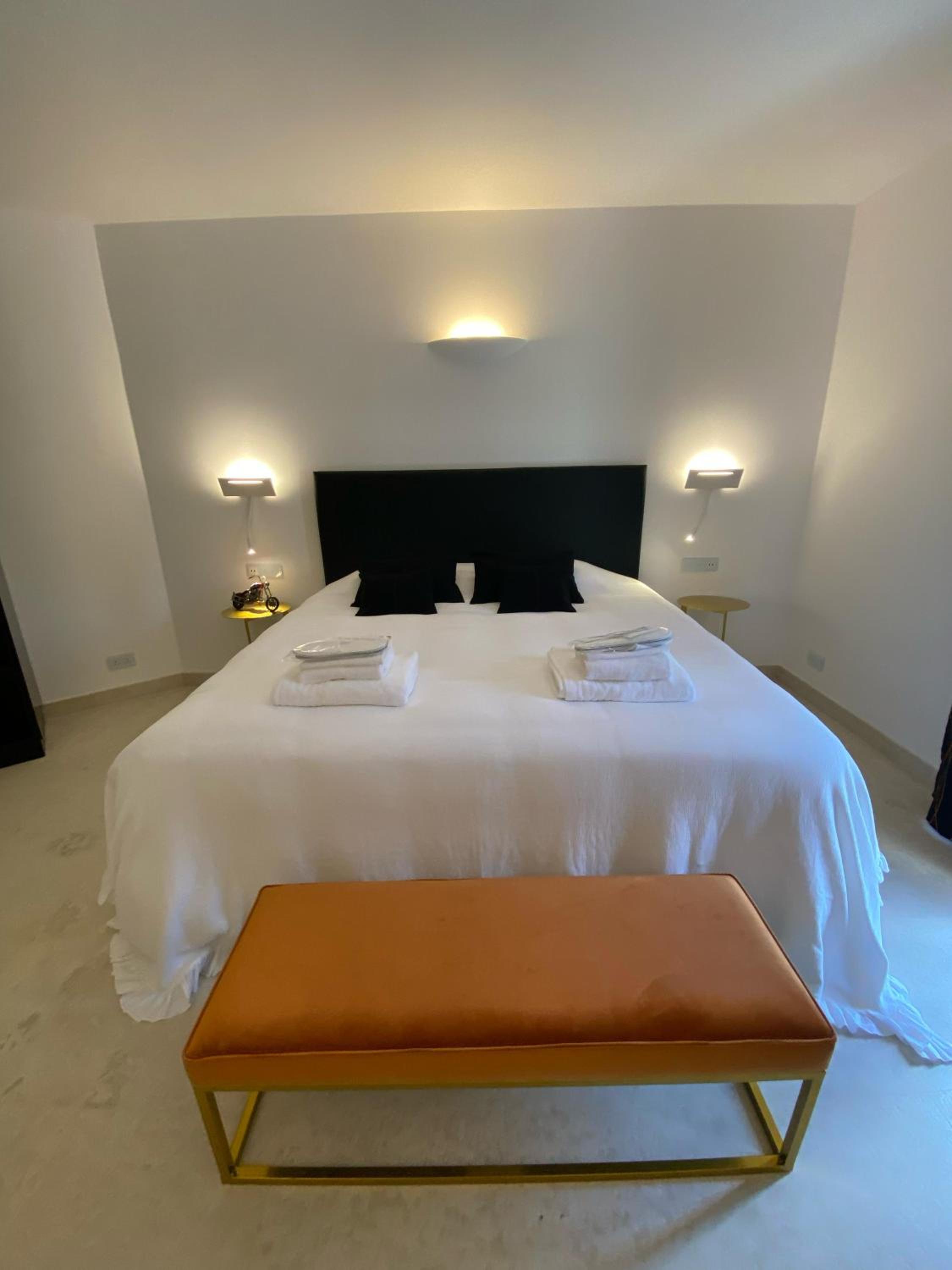 Deluxe King Room - Photo 1