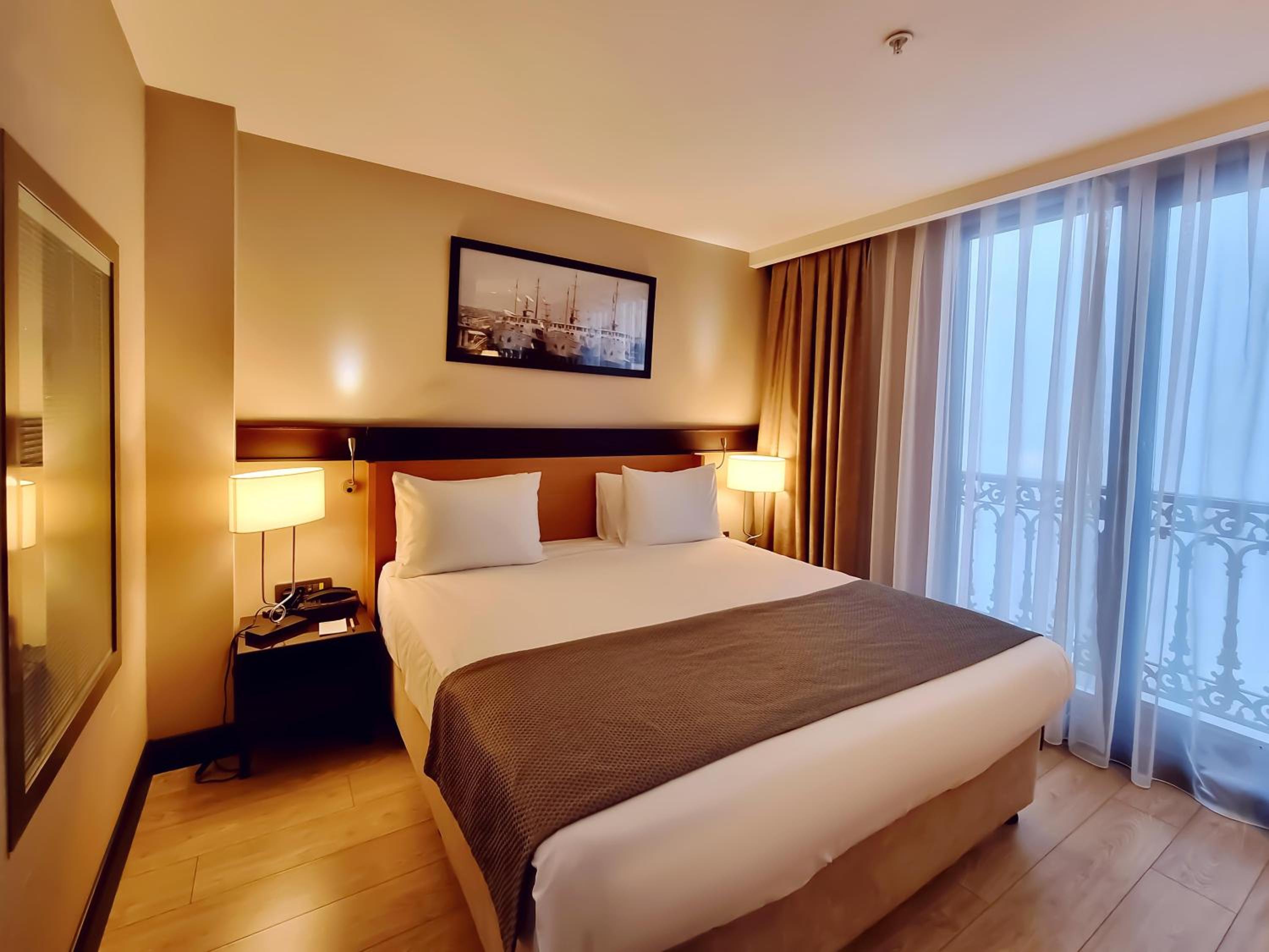 Corner Suit Room With Terrace