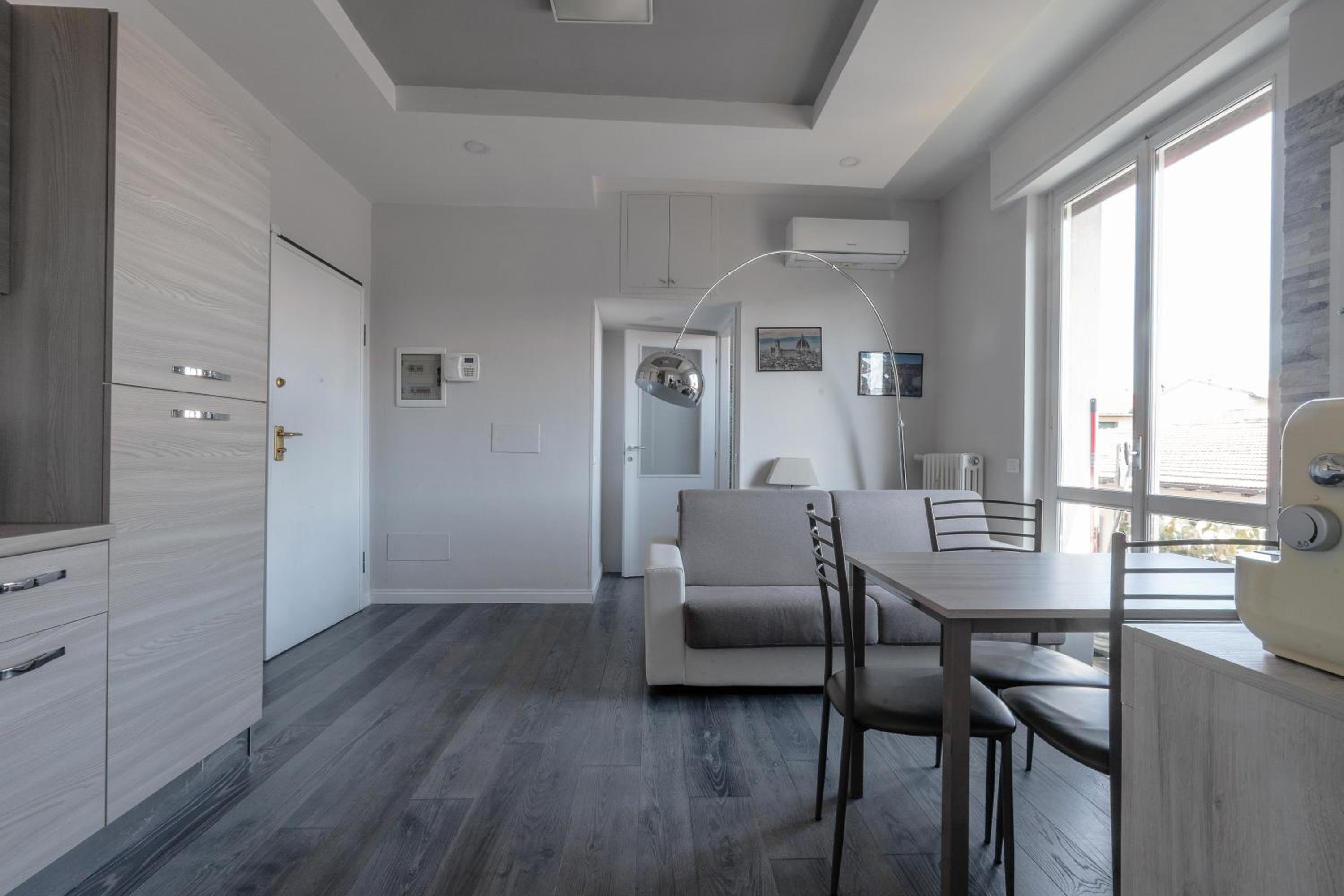 One-Bedroom Apartment photo 2