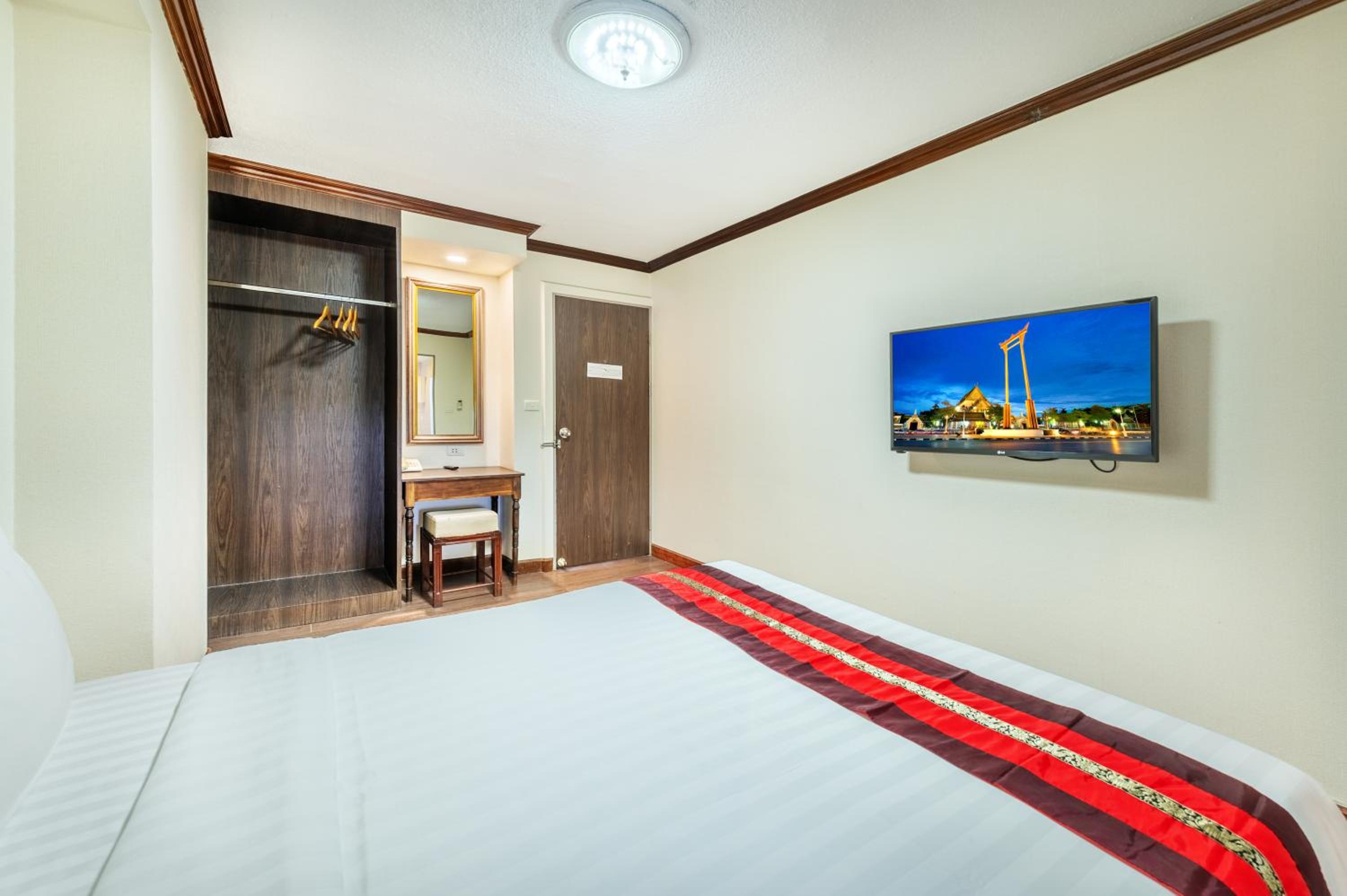 Standard Double or Twin Room photo 3