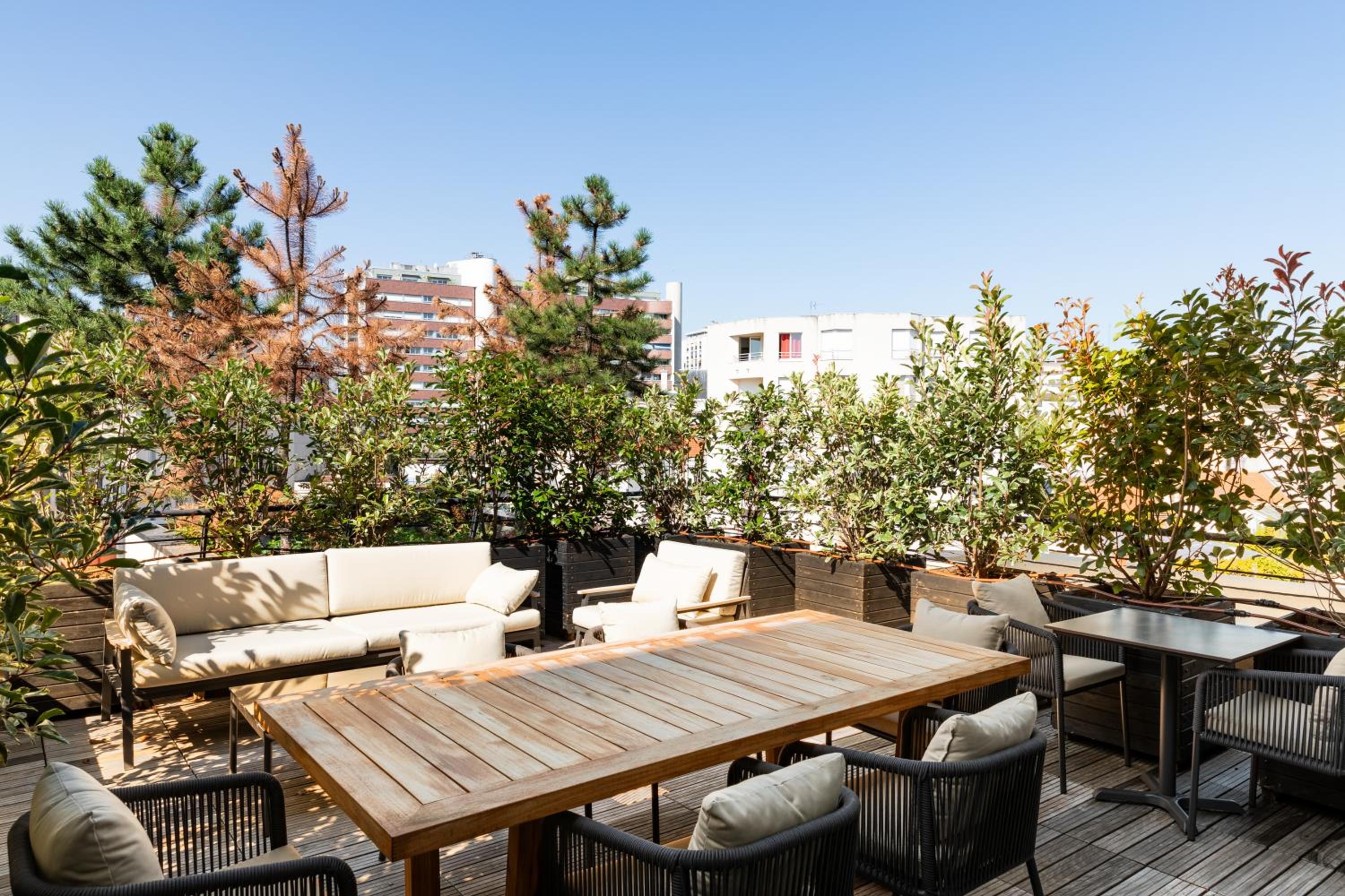 Deluxe King Room with Terrace - Photo 16
