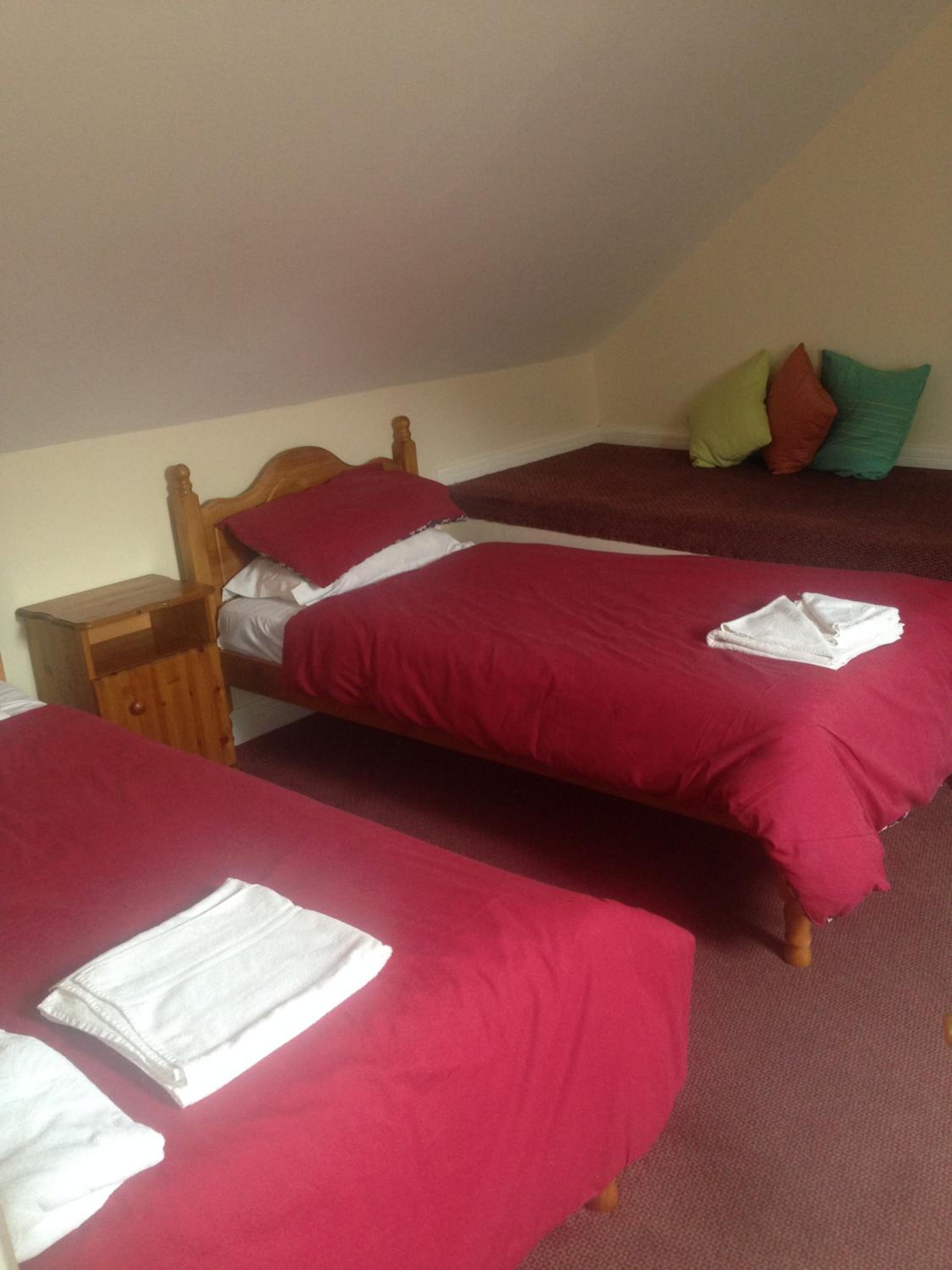 Twin Room with Private Bathroom photo 2
