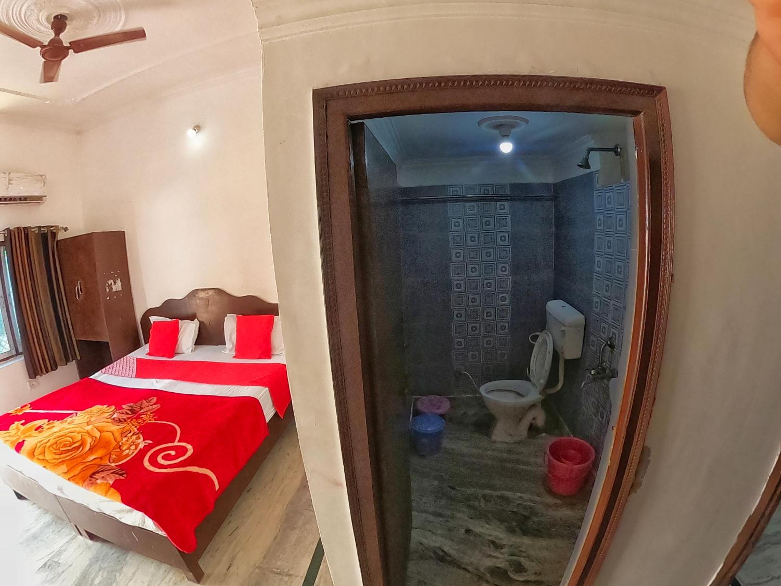 Deluxe Single Room with Balcony photo 2