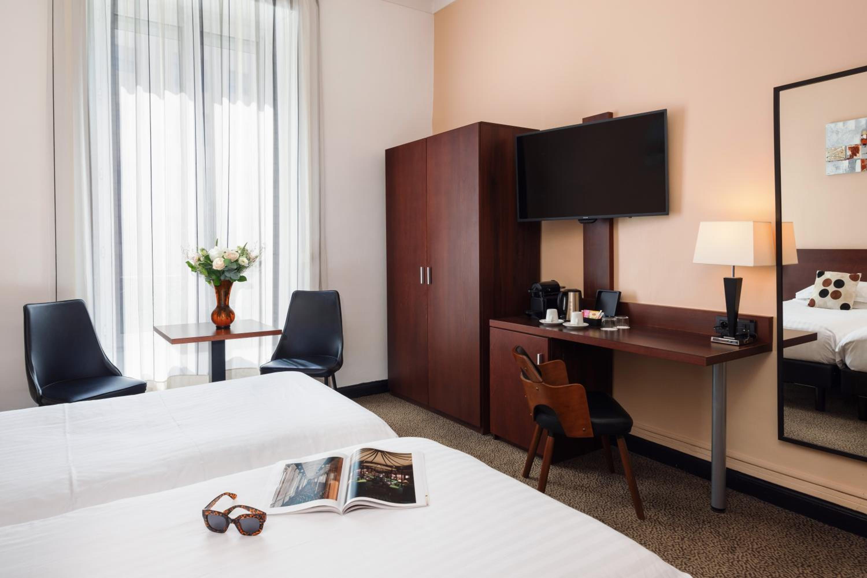 Deluxe Double Room - Photo 11