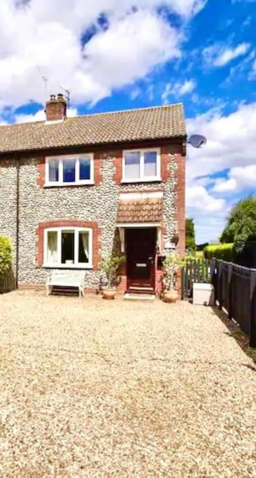Three-Bedroom House photo 2