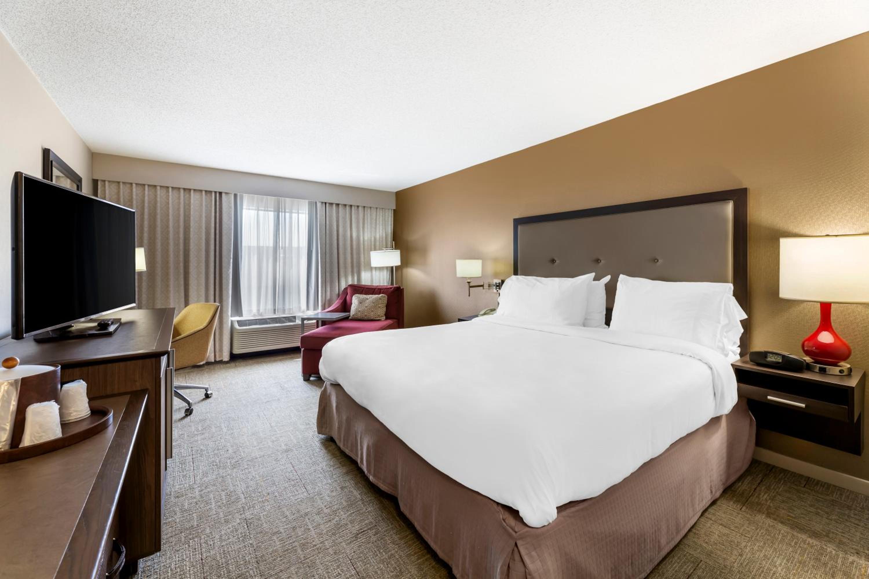 King Room - Non-Smoking - Photo 2