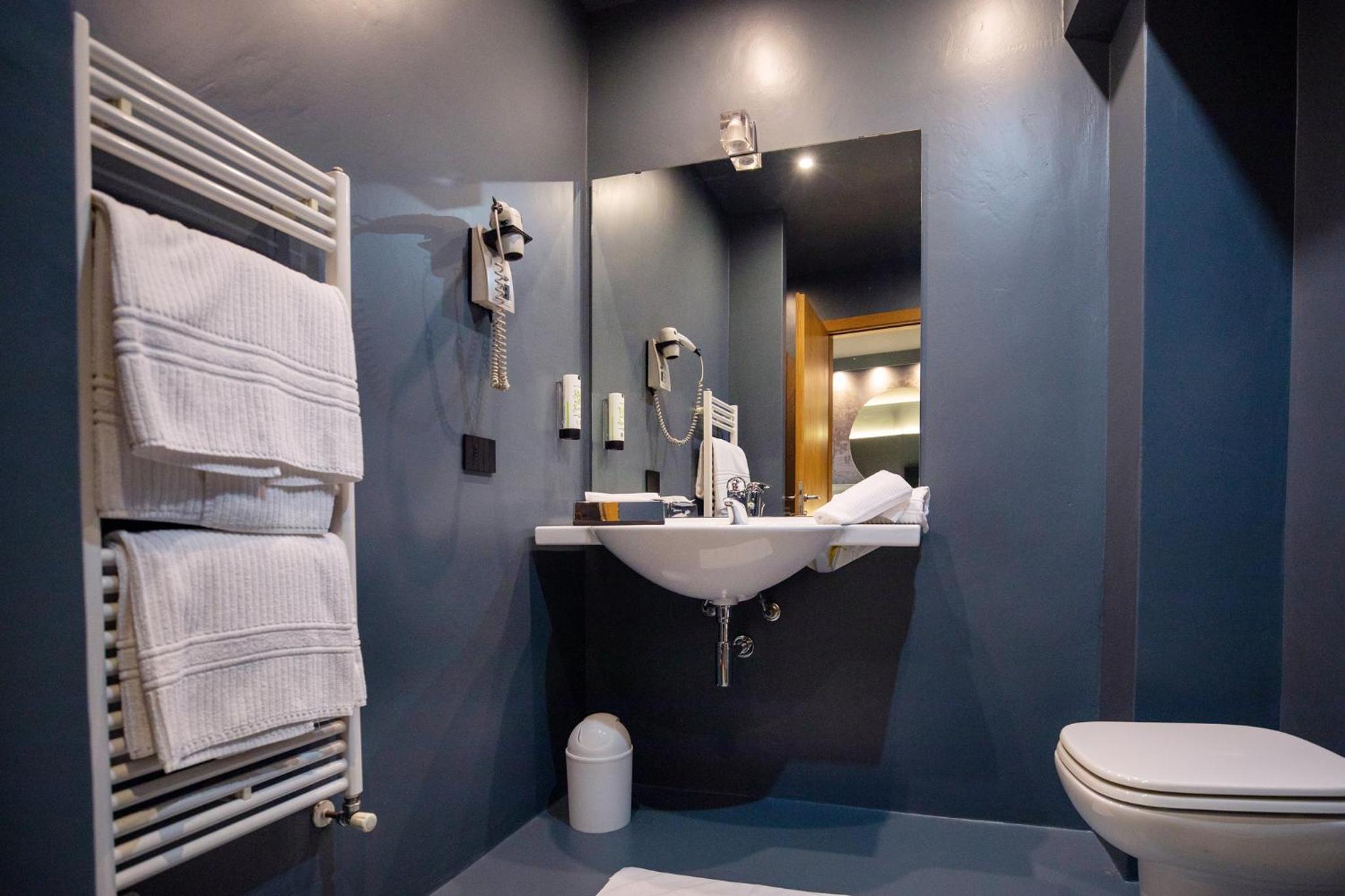 Double Room - Photo 12