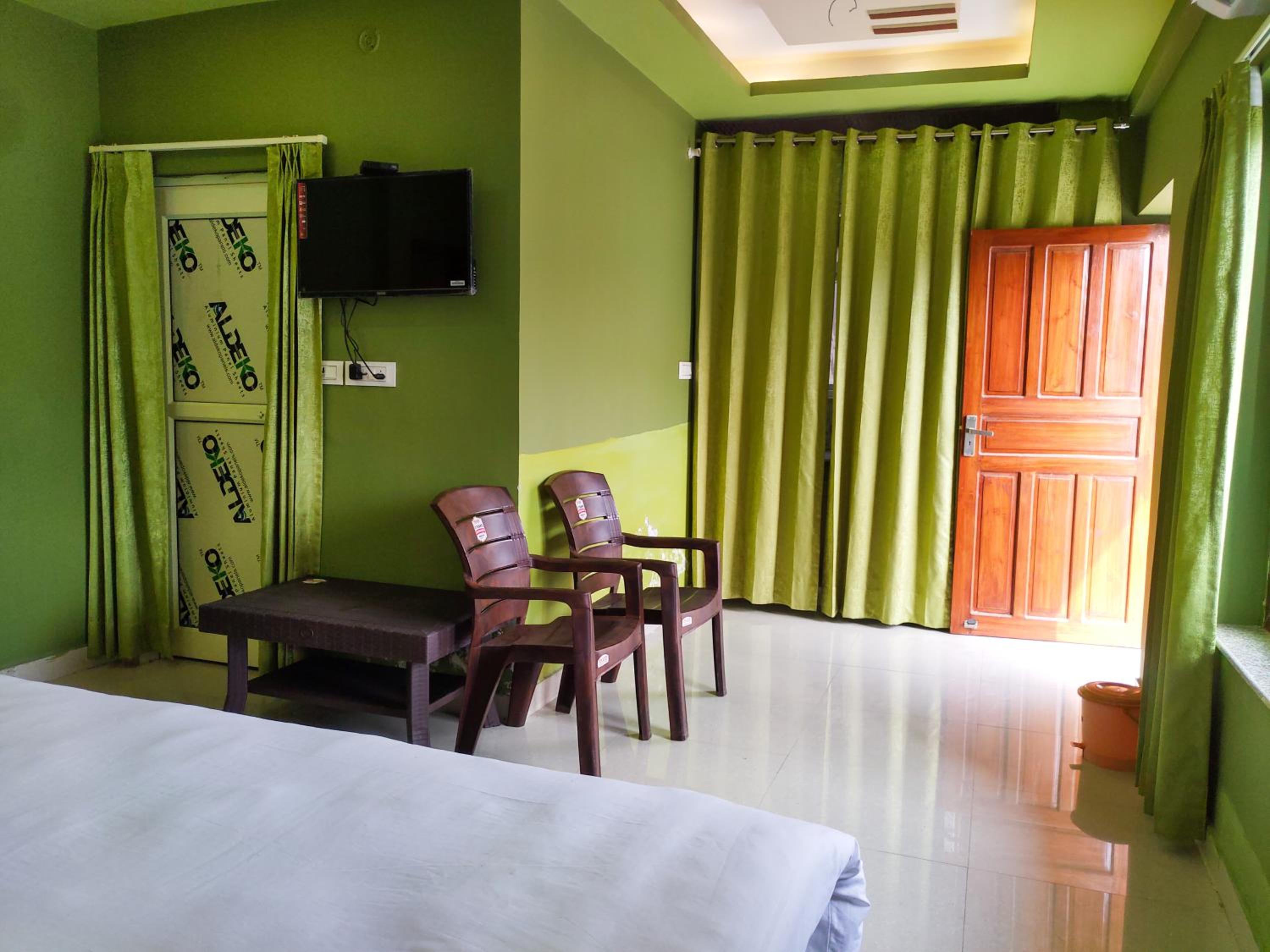 Double Room with Balcony (2 Adults + 1 Child) photo 3