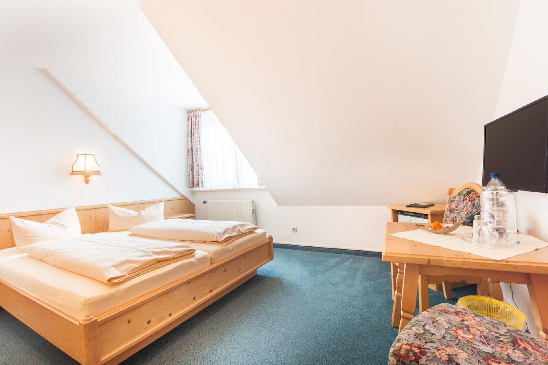 Double Room with Private Bathroom photo 3