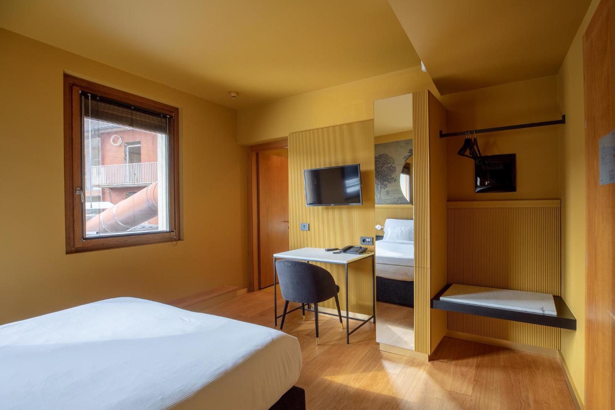 Double Room - Photo 24