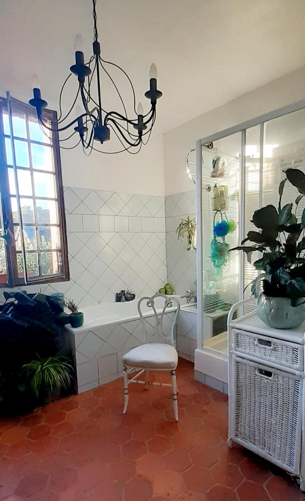 Single Room with Shared Bathroom photo 2