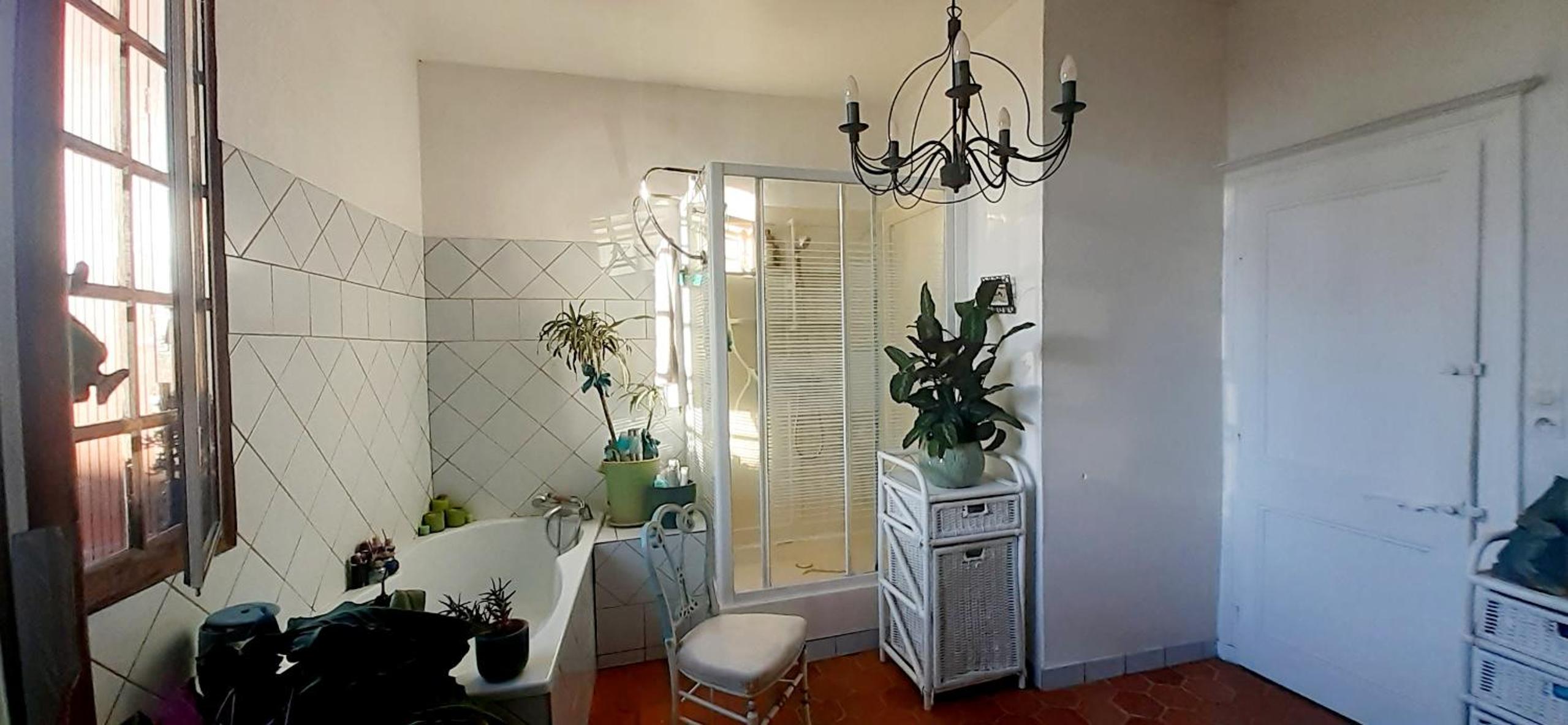 Single Room with Shared Bathroom photo 3