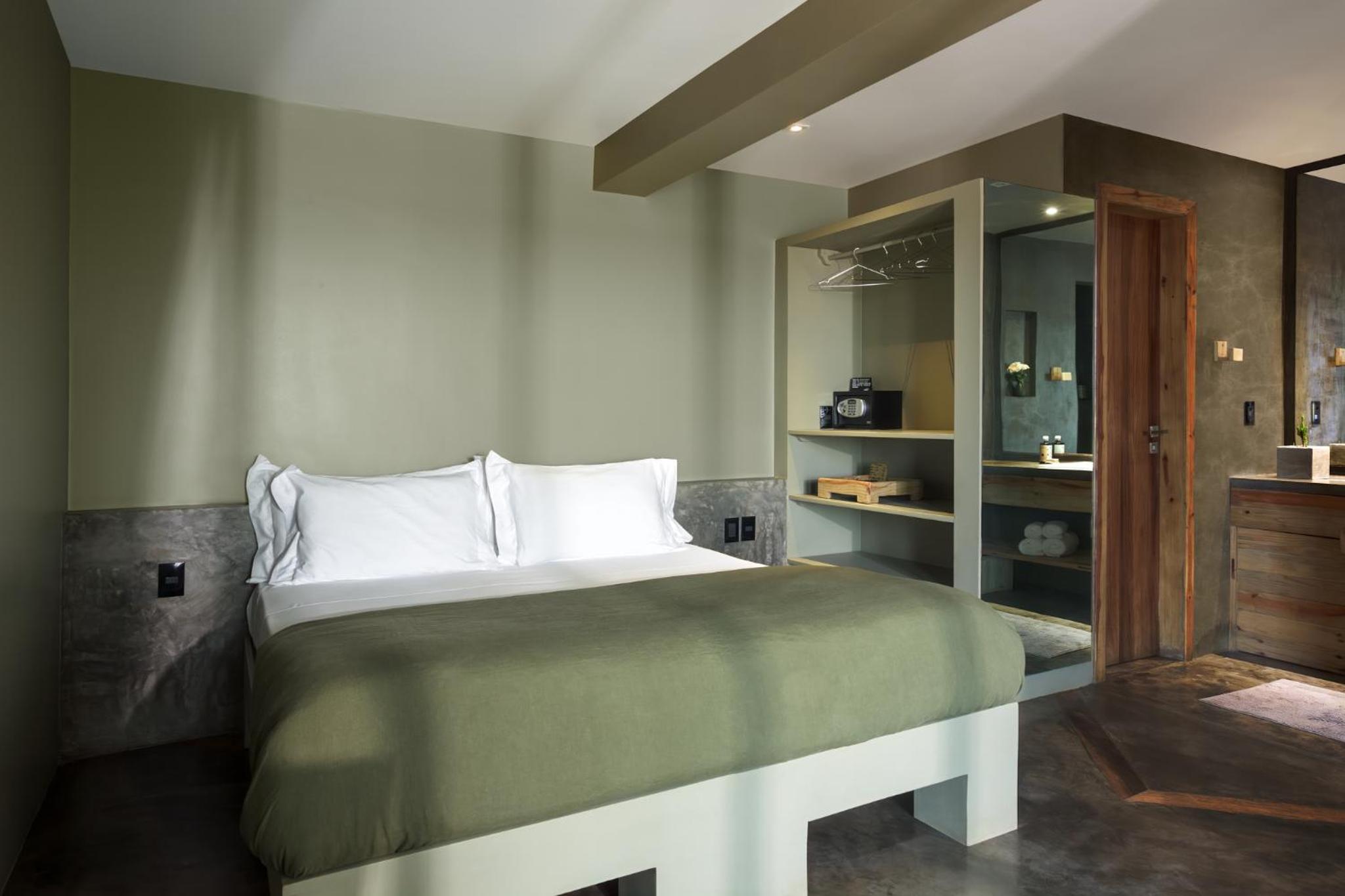 Double or Twin Suite with Sea View photo 1