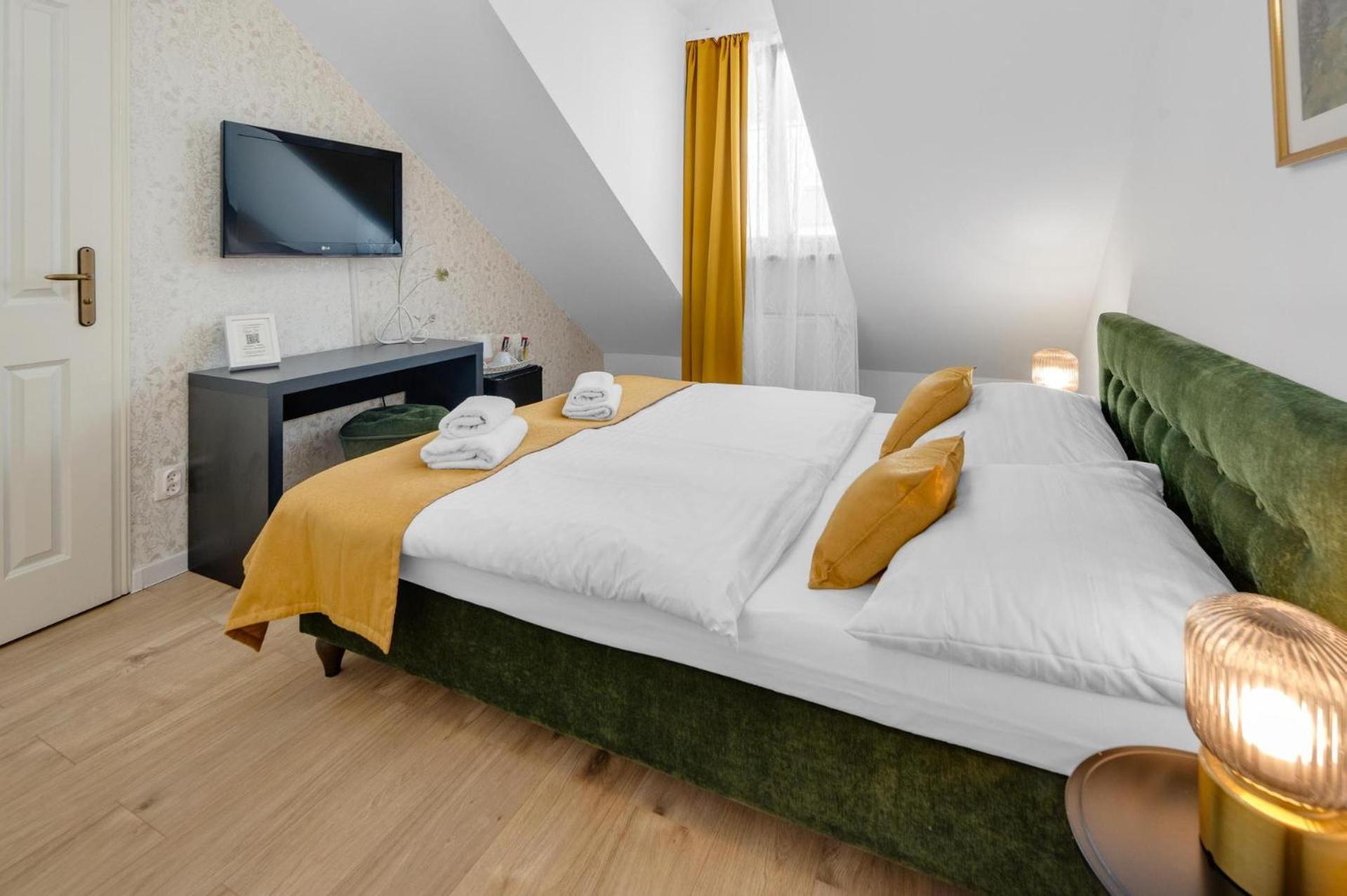 Standard Double or Twin Room - Photo 2