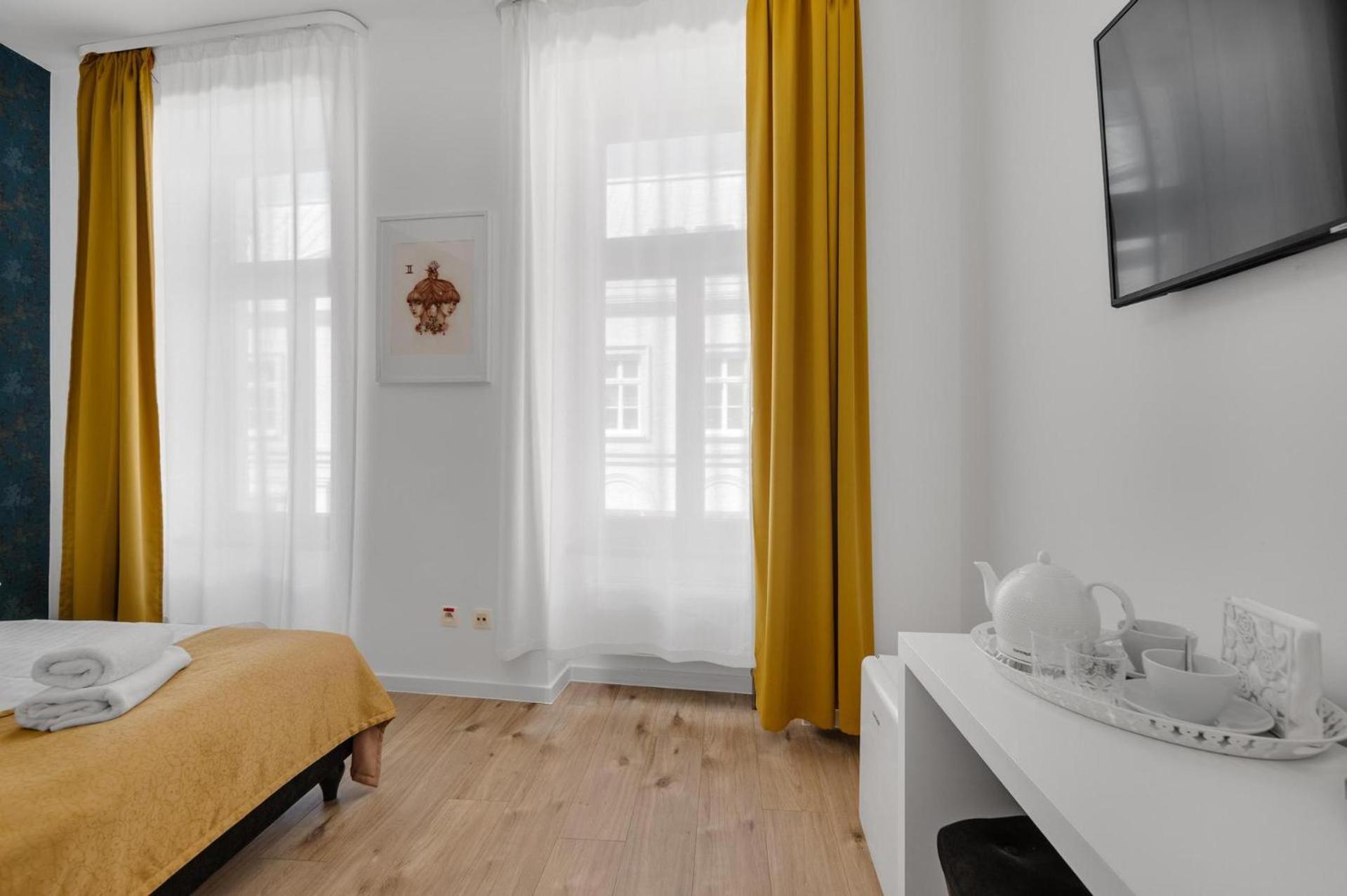 Standard Double or Twin Room - Photo 32