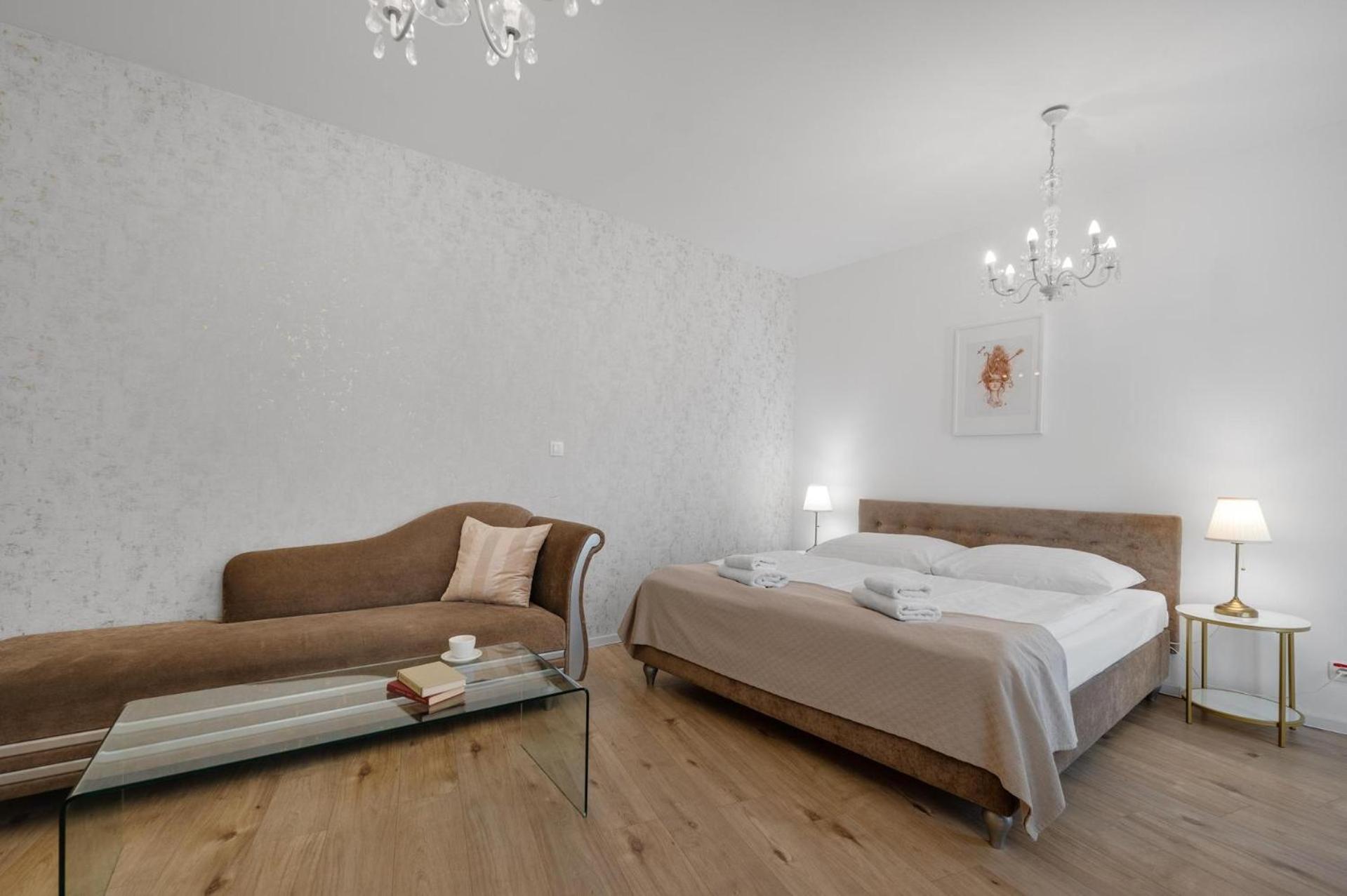 Deluxe Studio Apartment - Photo 17