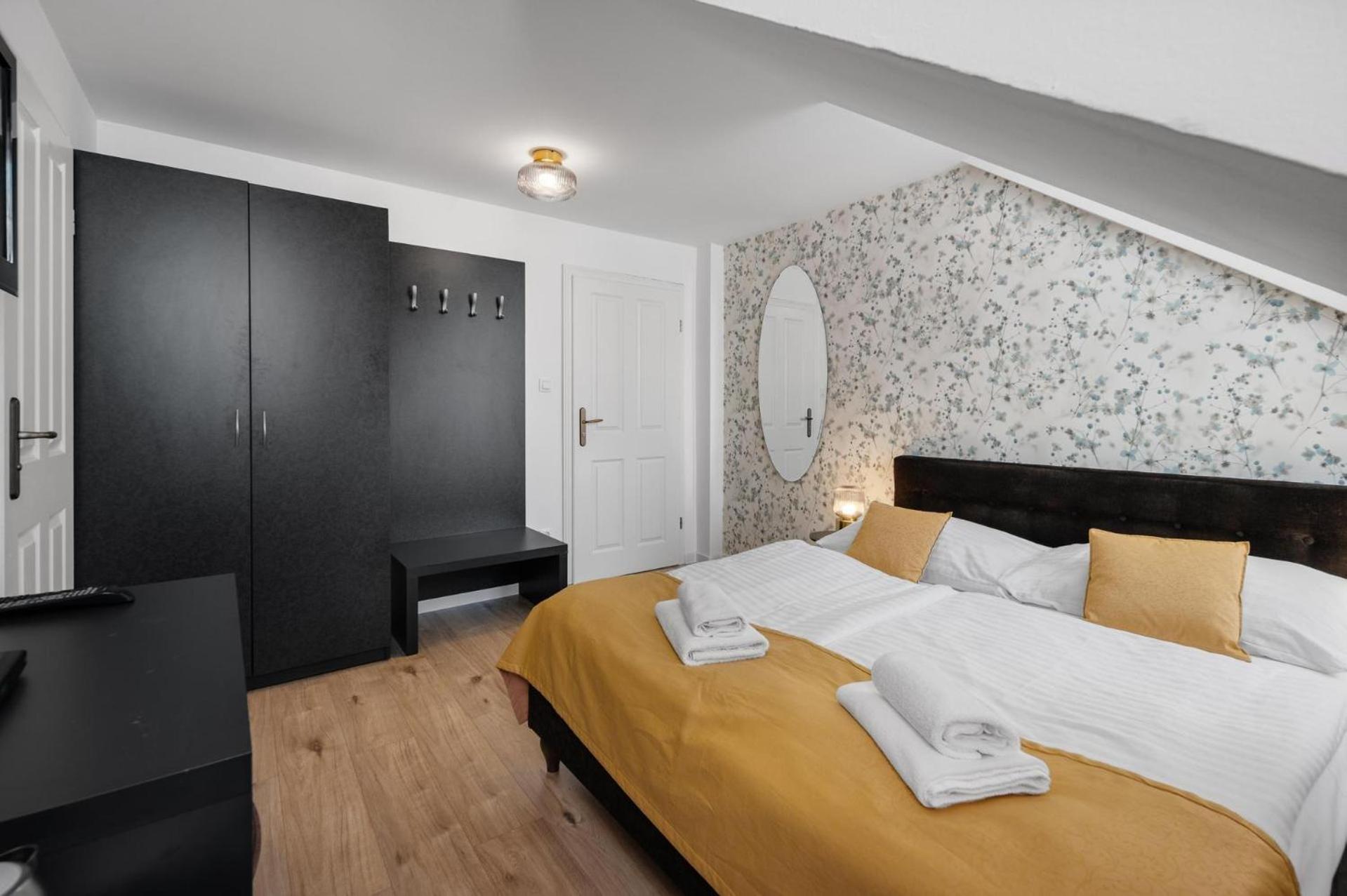 Standard Double or Twin Room - Photo 24