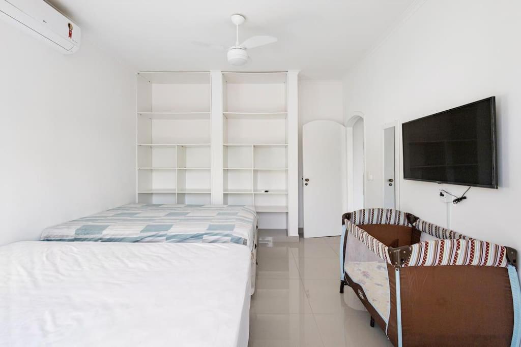 Five-Bedroom House photo 1