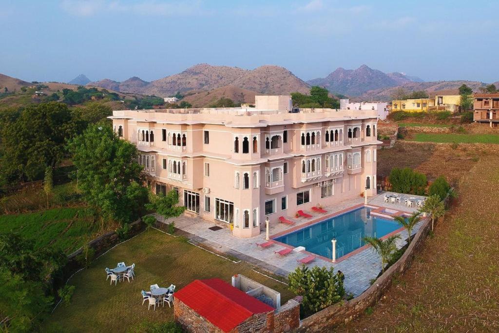 Villa photo 2