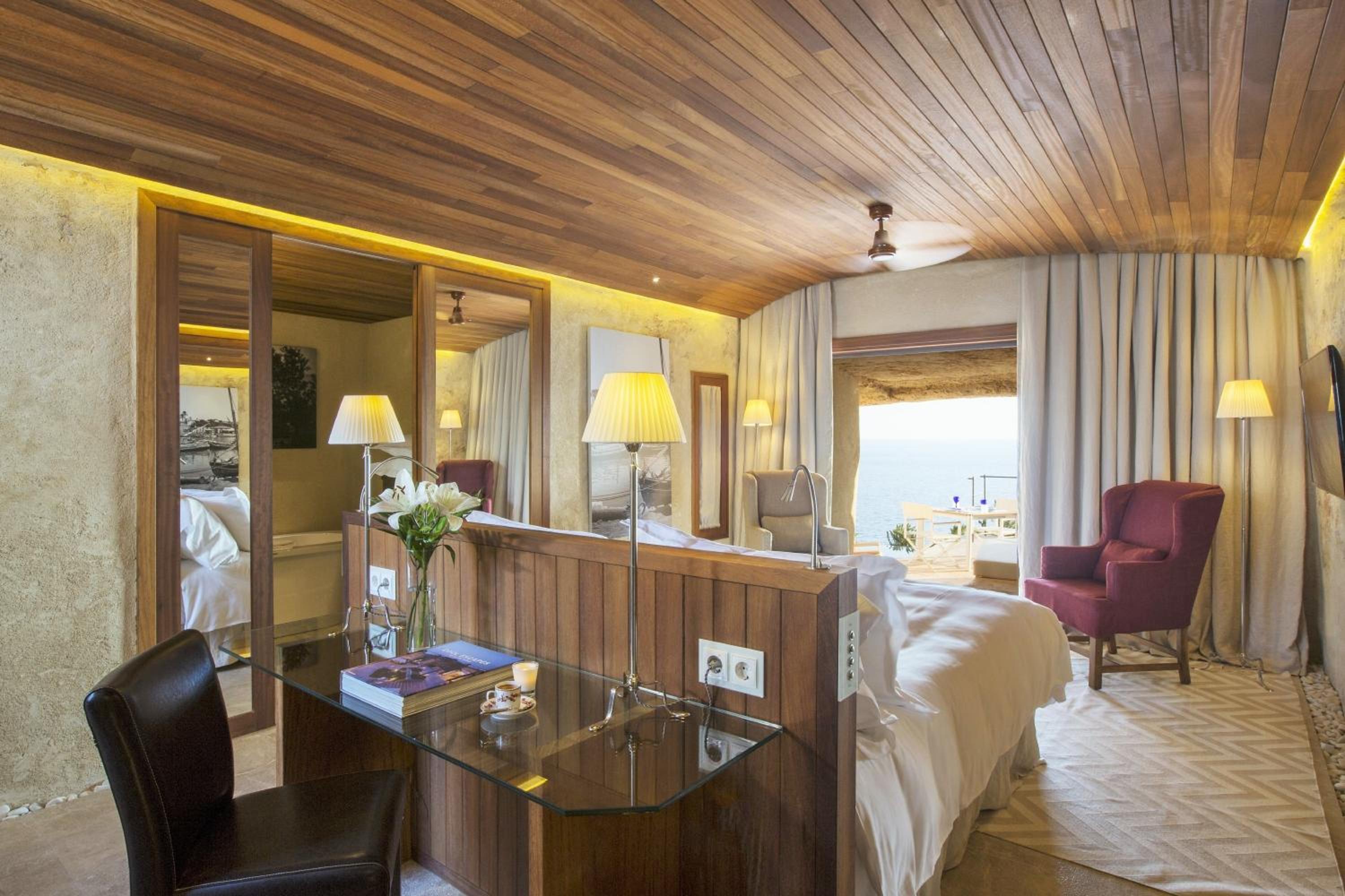 Deluxe Double Room with Sea View photo 3