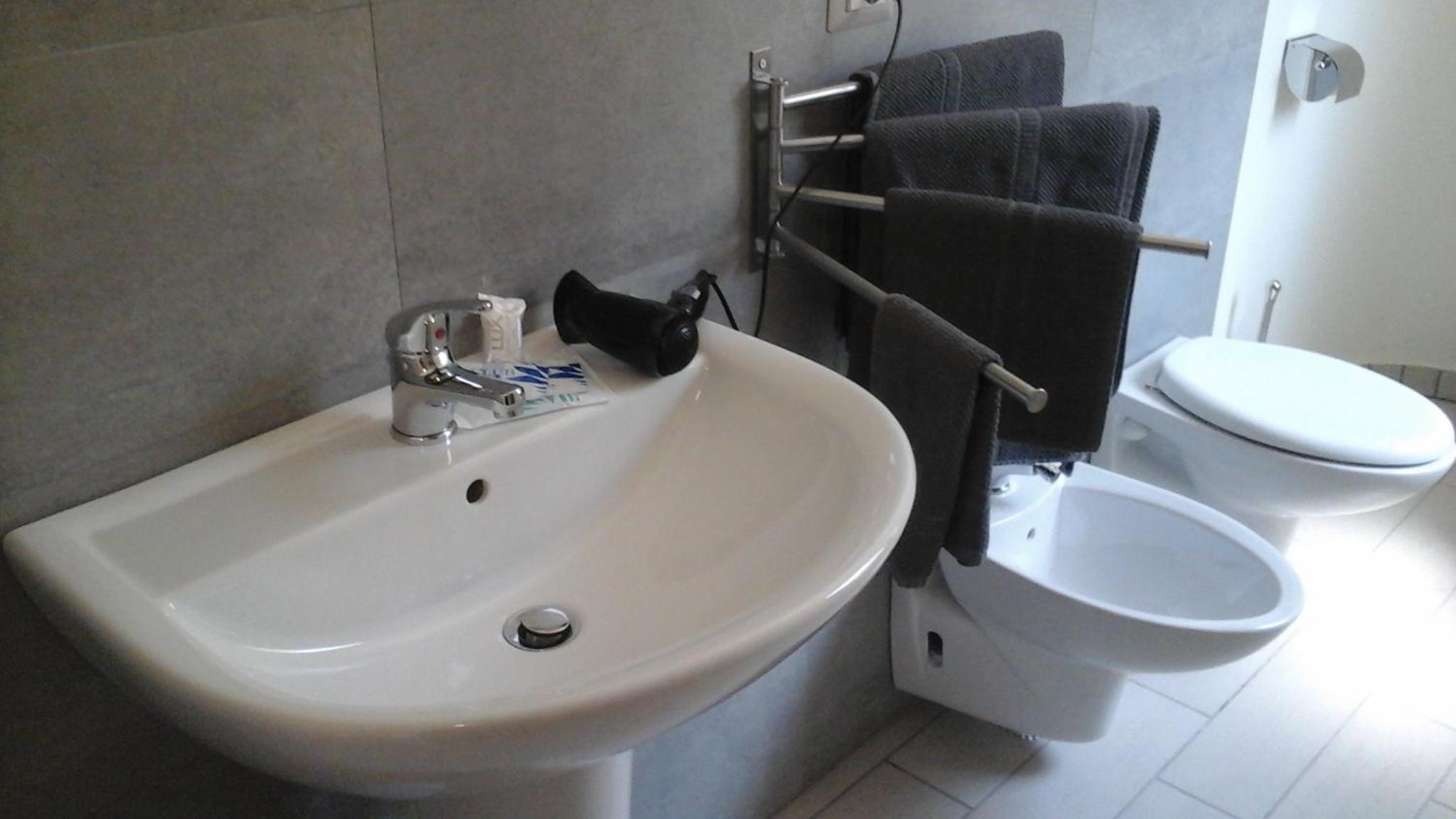 Double or Twin Room with Private Bathroom photo 3