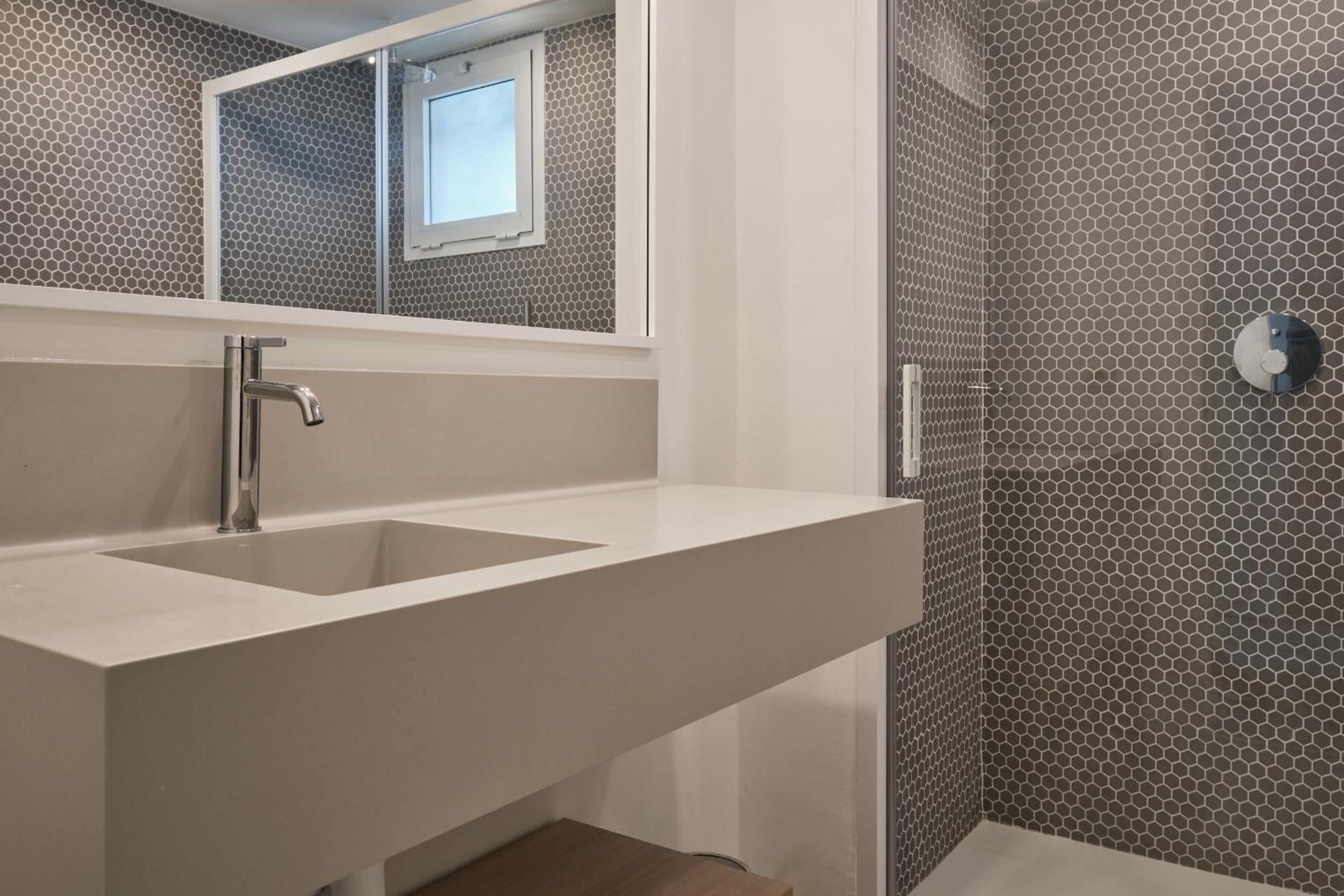 One-Bedroom Suite thumbnail 5