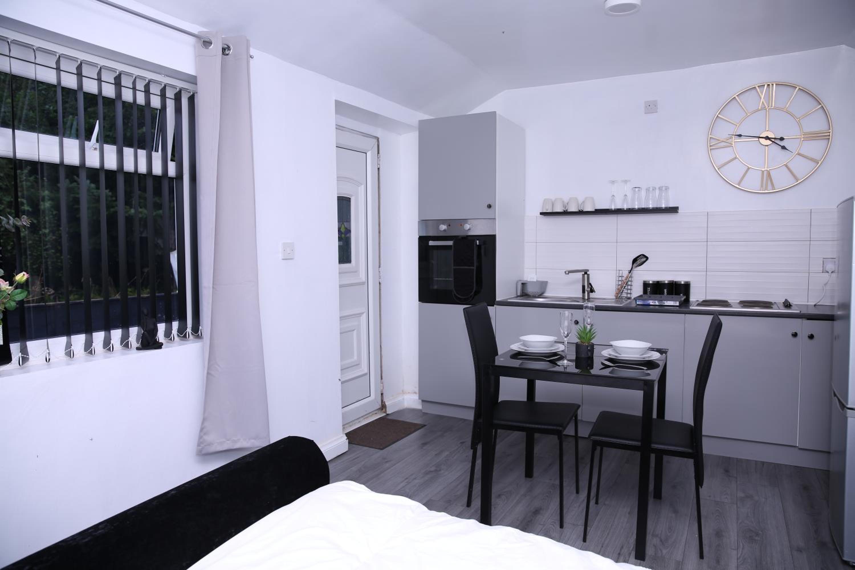 One-Bedroom House photo 3