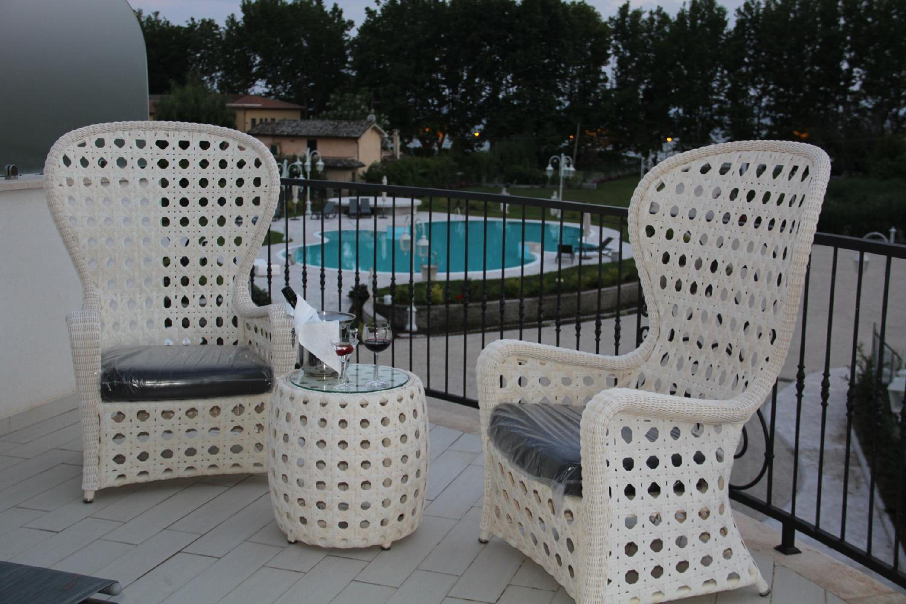Deluxe Suite with Spa Bath - Photo 6