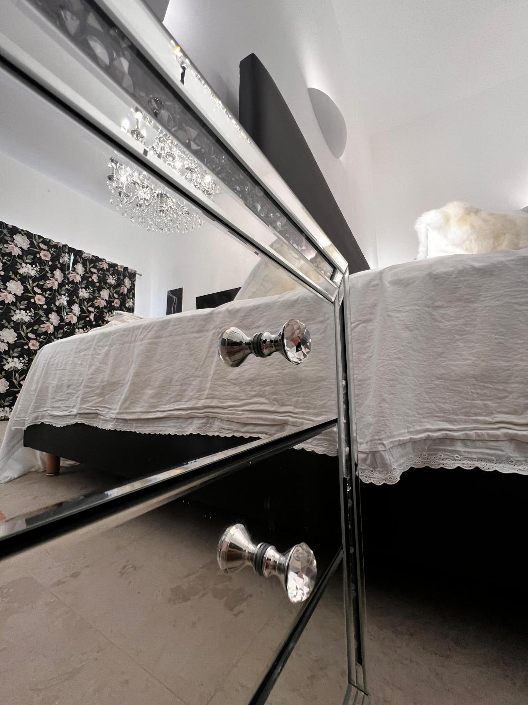 Deluxe Double Room with Bath - Photo 15