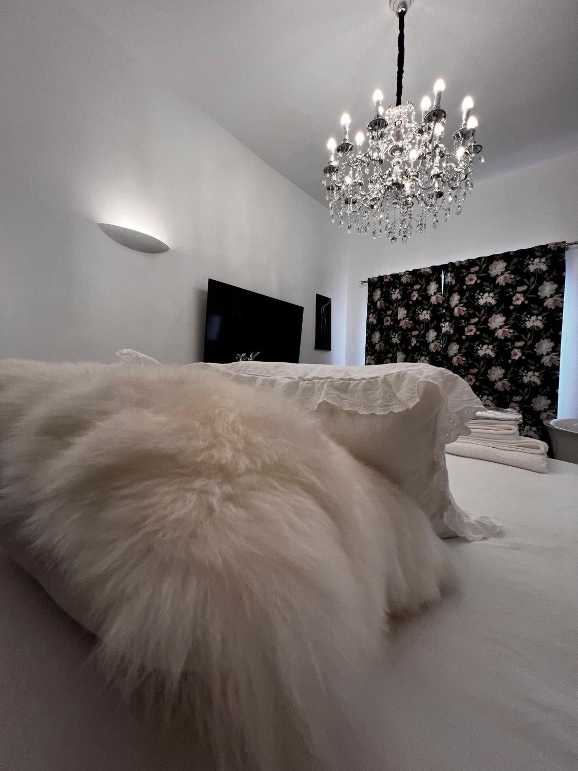 Deluxe Double Room with Bath - Photo 14