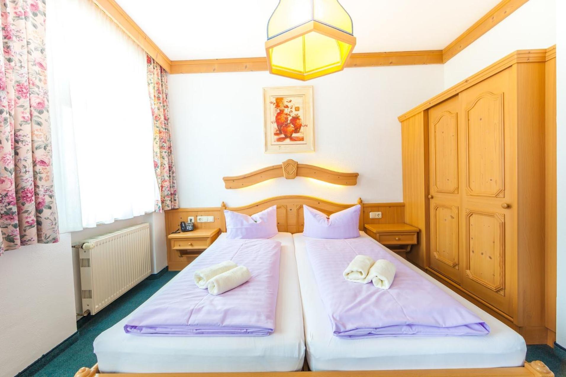 Double Room with Private Bathroom photo 2