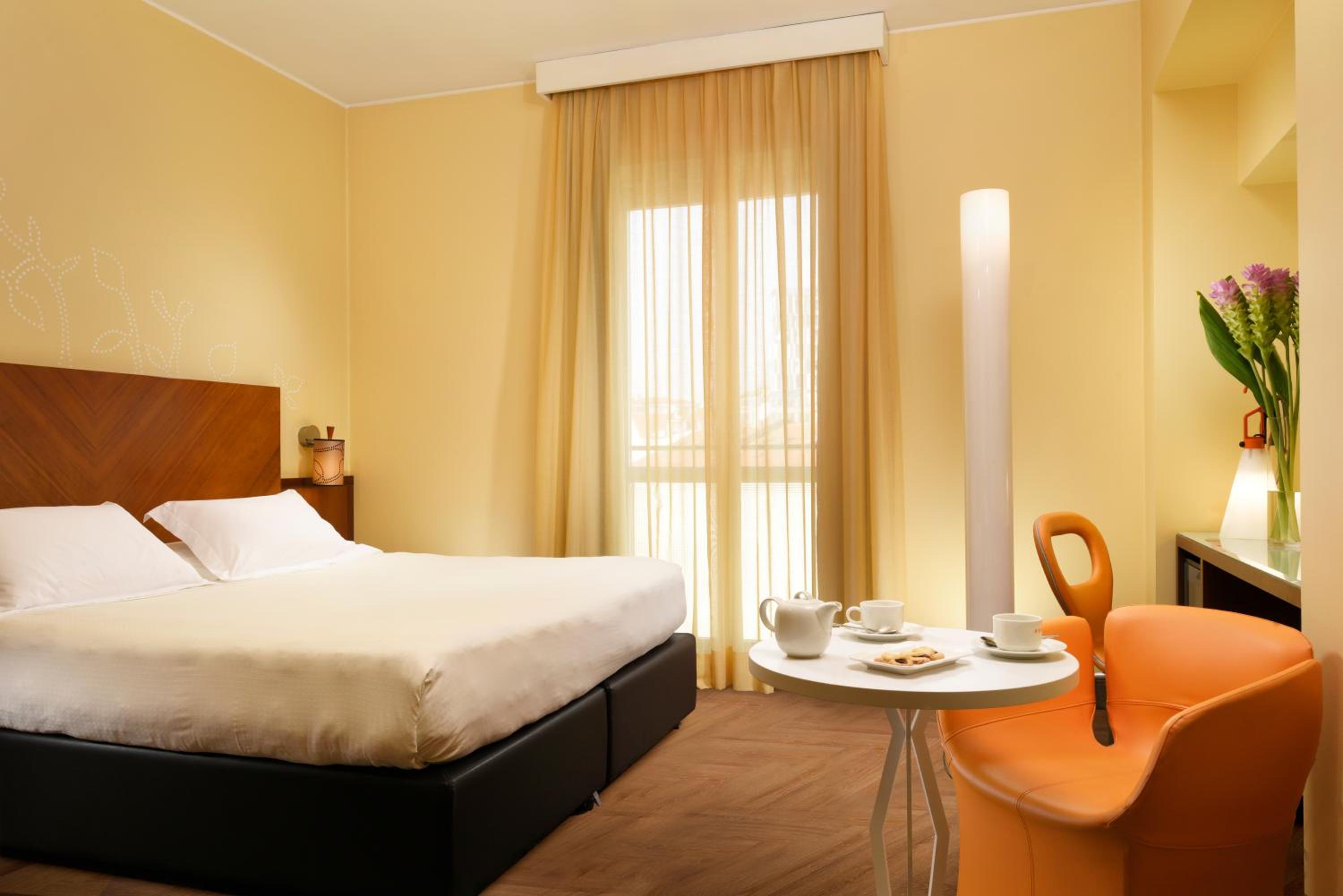 Superior Double Room thumbnail 6