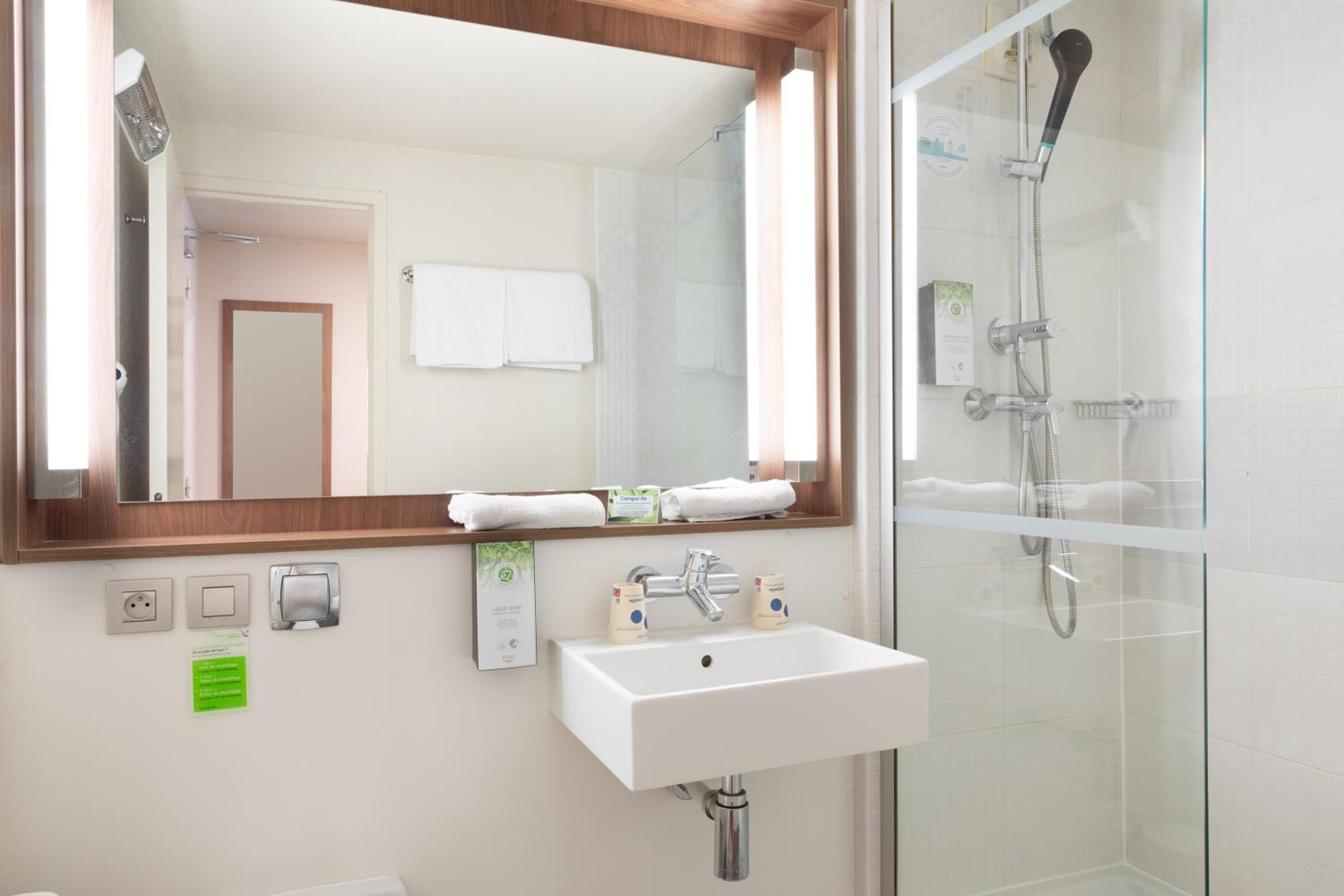 Standard Double Room - Photo 6