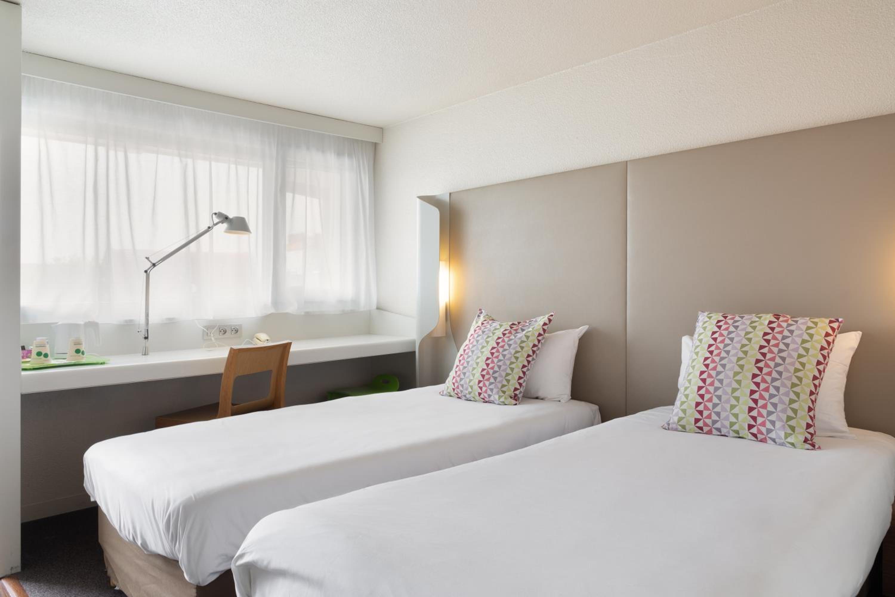 Standard Twin Room - Photo 1