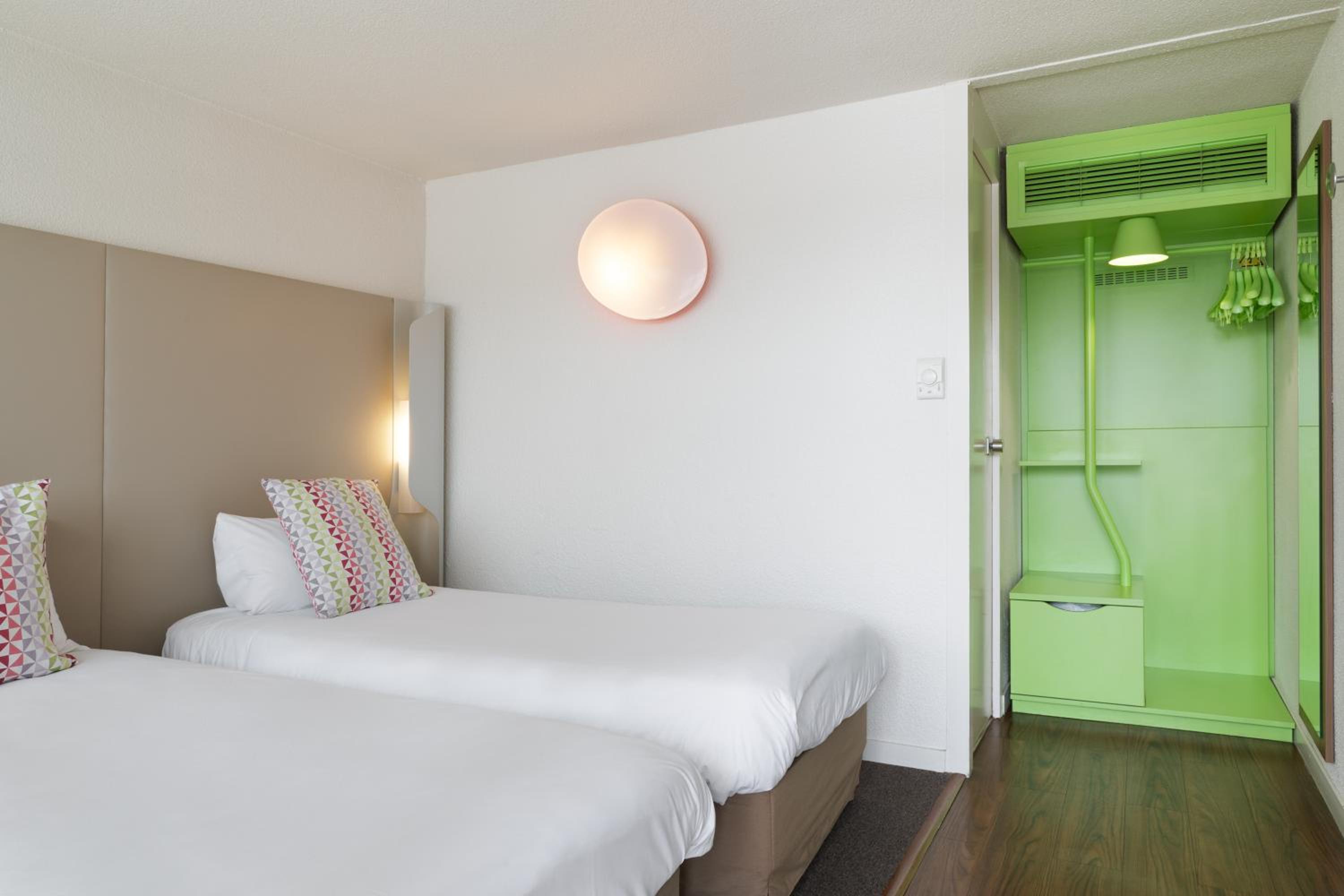 Standard Twin Room - Photo 2