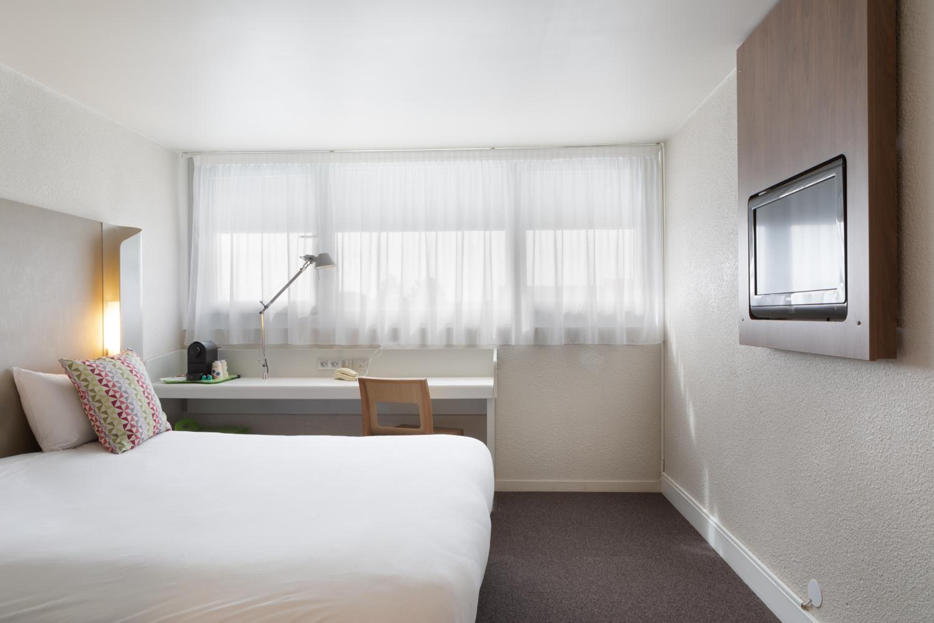 Standard Double Room - Photo 7