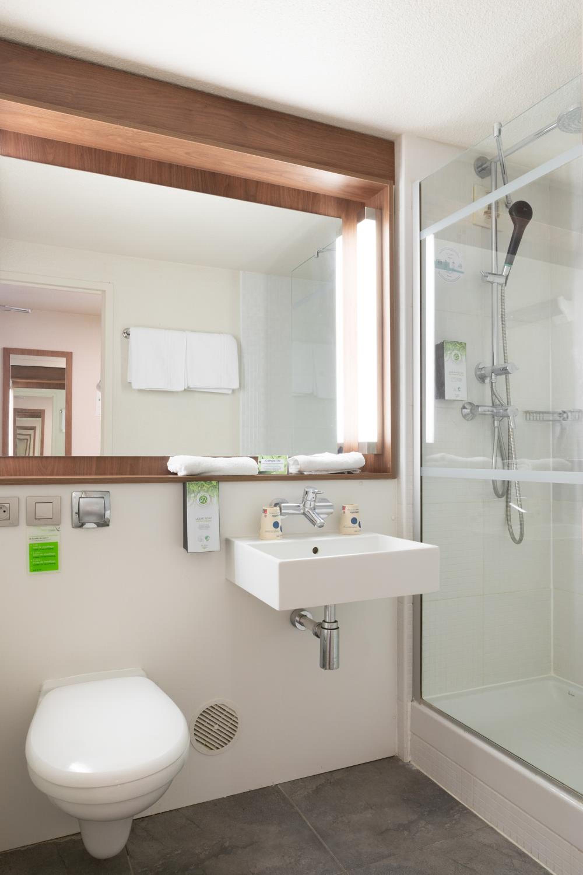 Standard Double Room - Photo 5