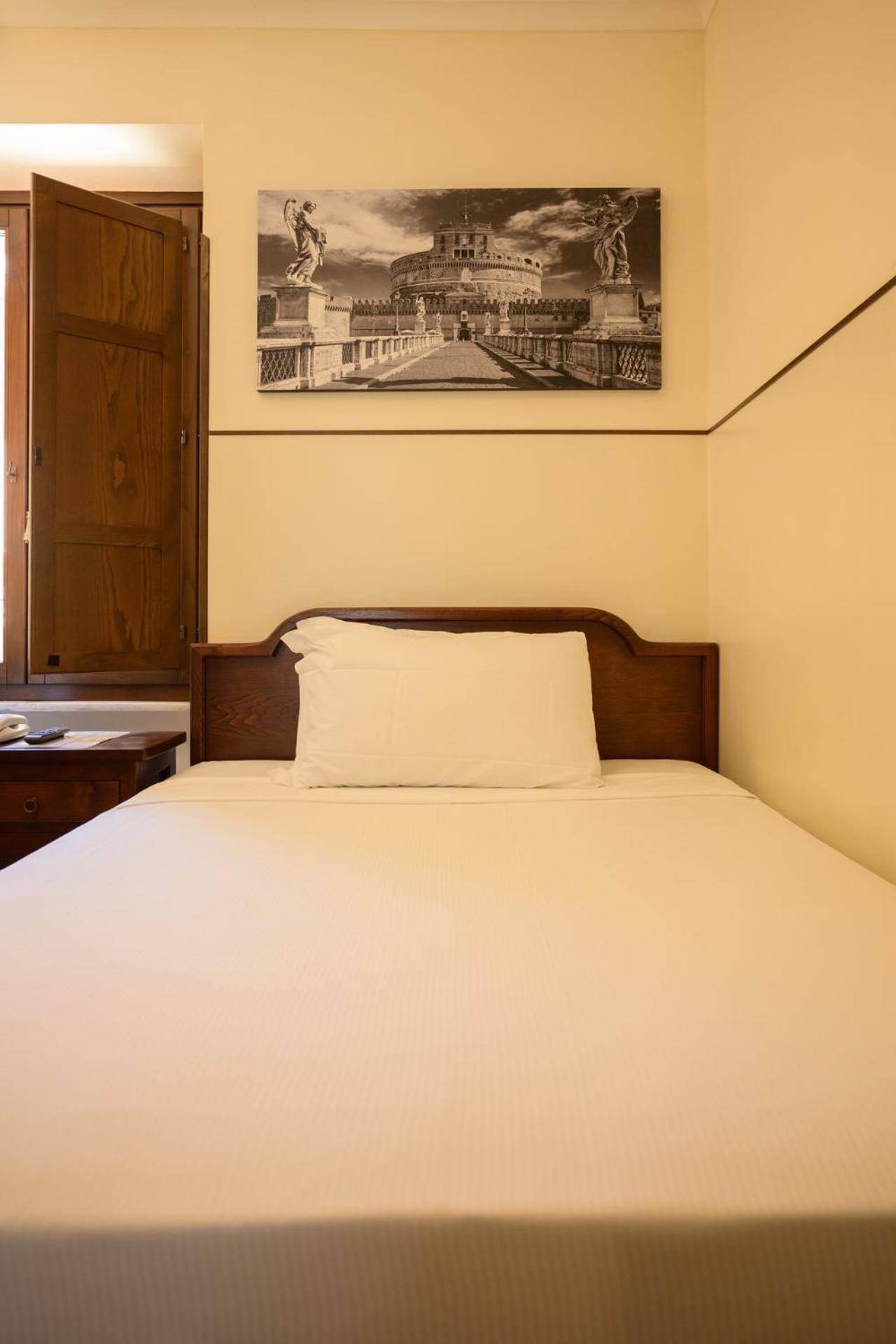 Single Room photo 3
