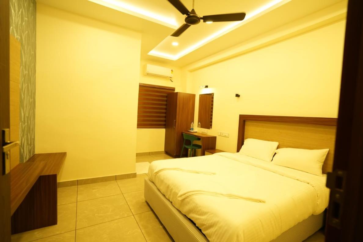 Deluxe Room (2 Adults + 1 Child) photo 3