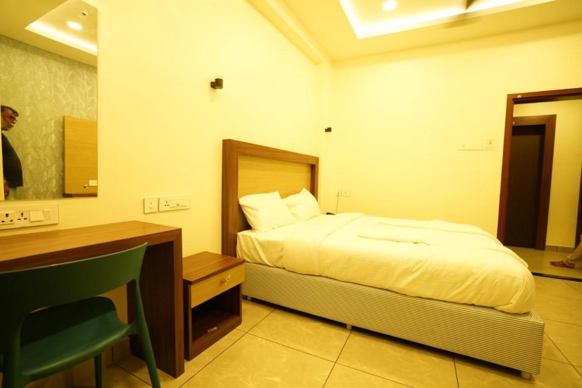 Deluxe Room (2 Adults + 1 Child) photo 1